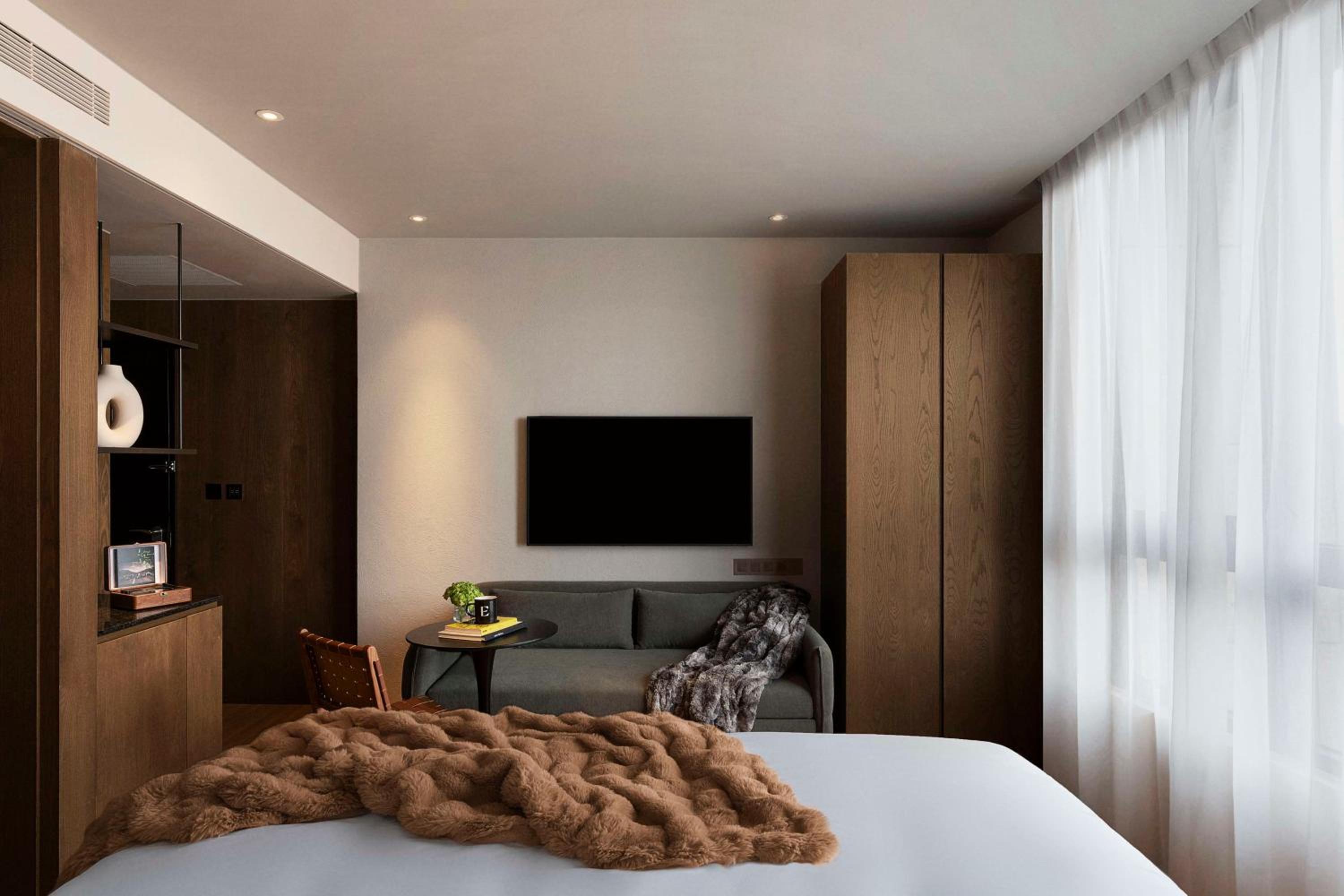 Deluxe Corner King Room with Sofa Bed