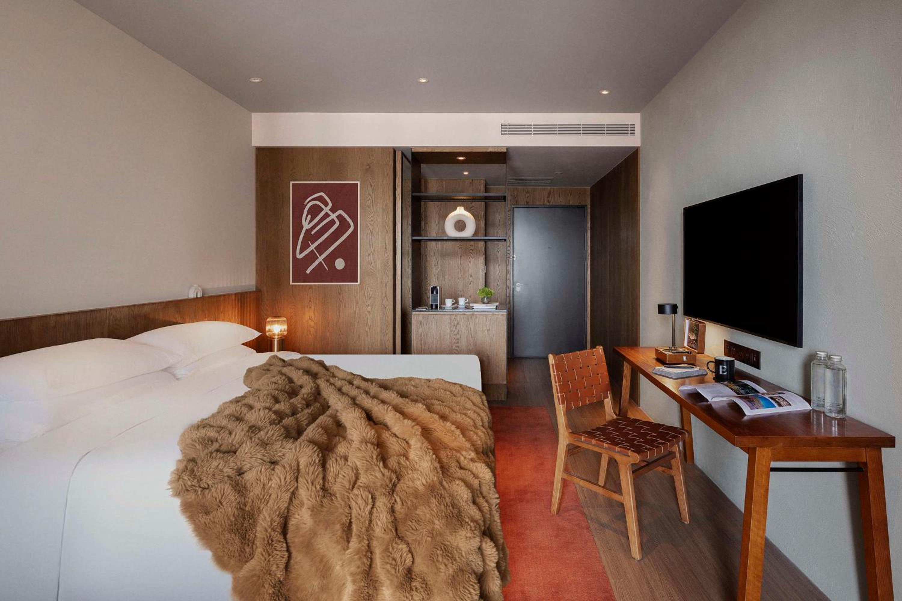 Corner King Room