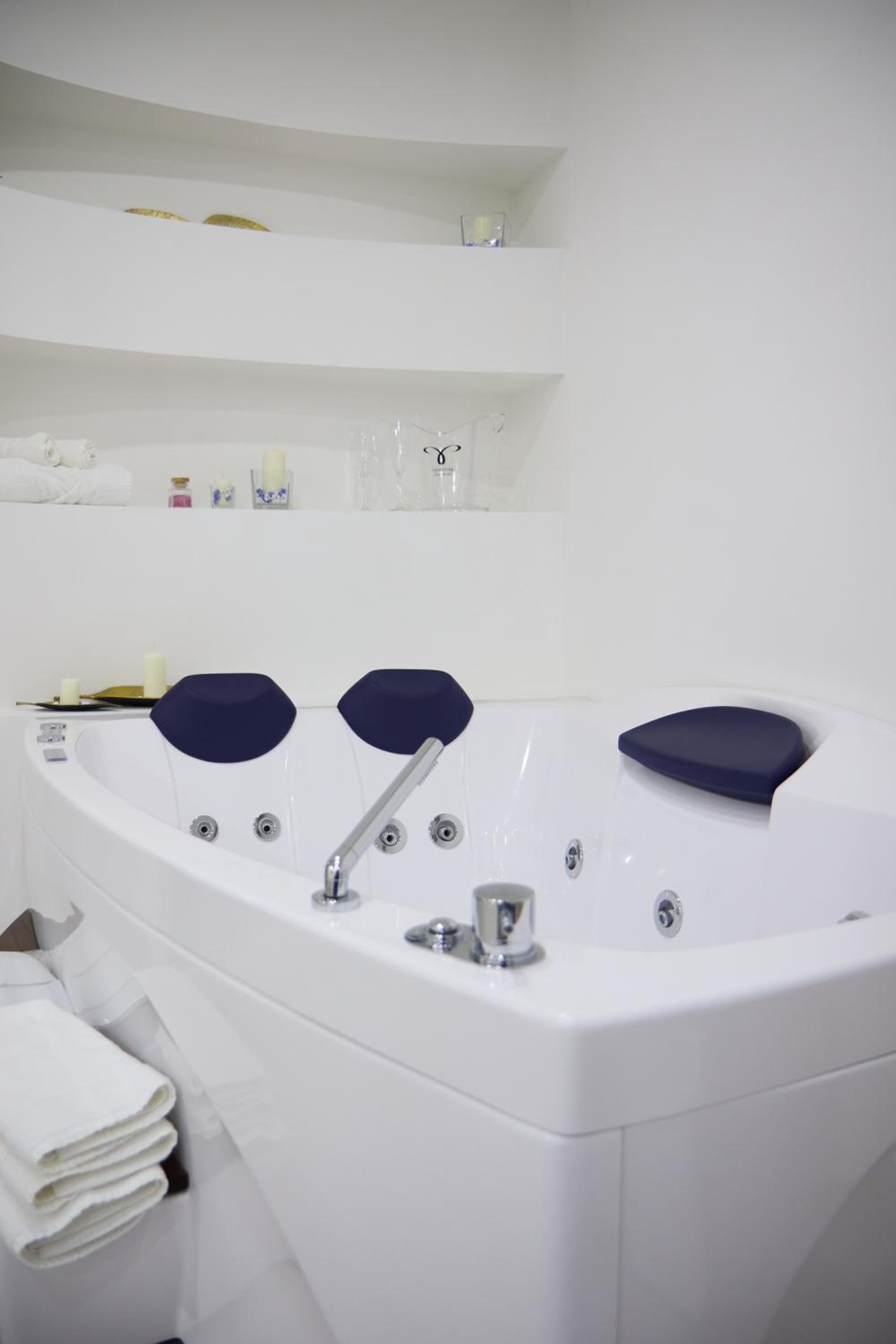 Queen Room with Spa Bath photo 3