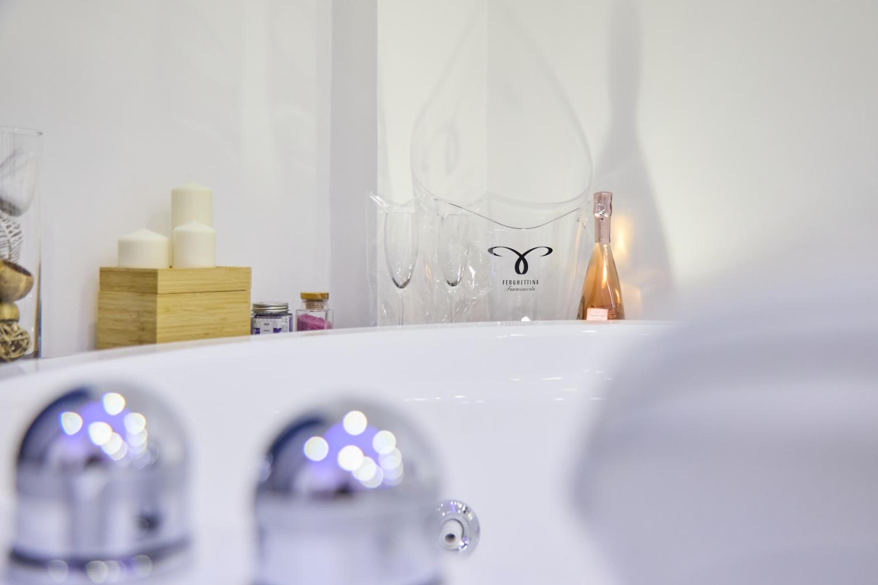 King Room with Spa Bath photo 2