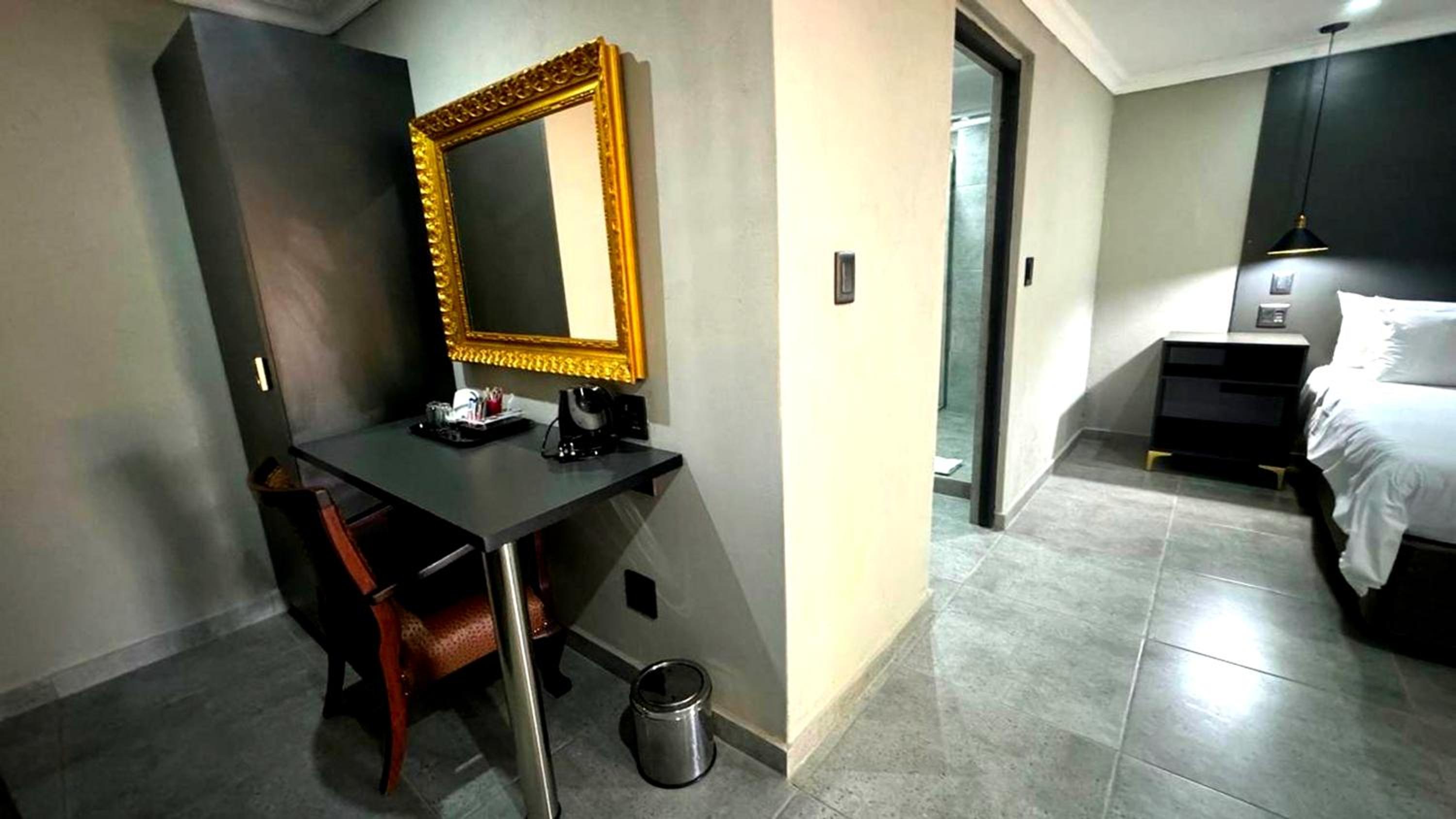 Executive Double Room - Photo 13