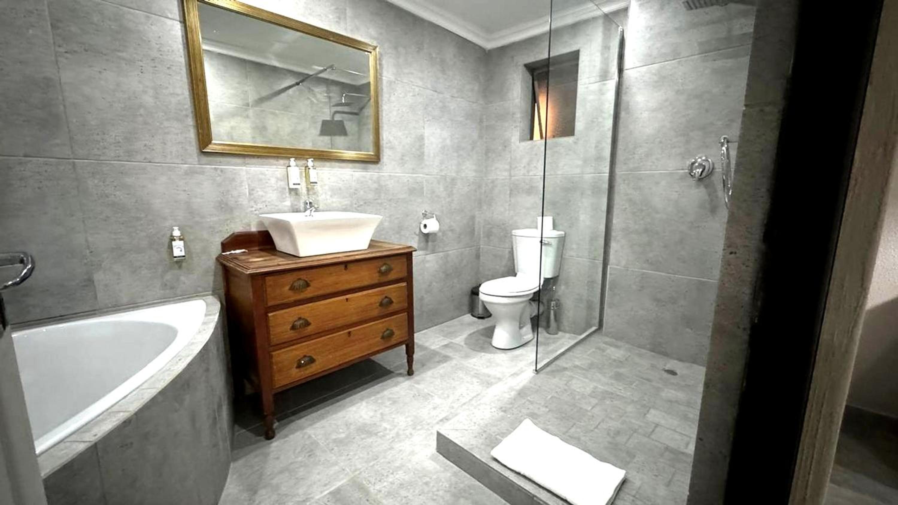 Executive Double Room - Photo 12