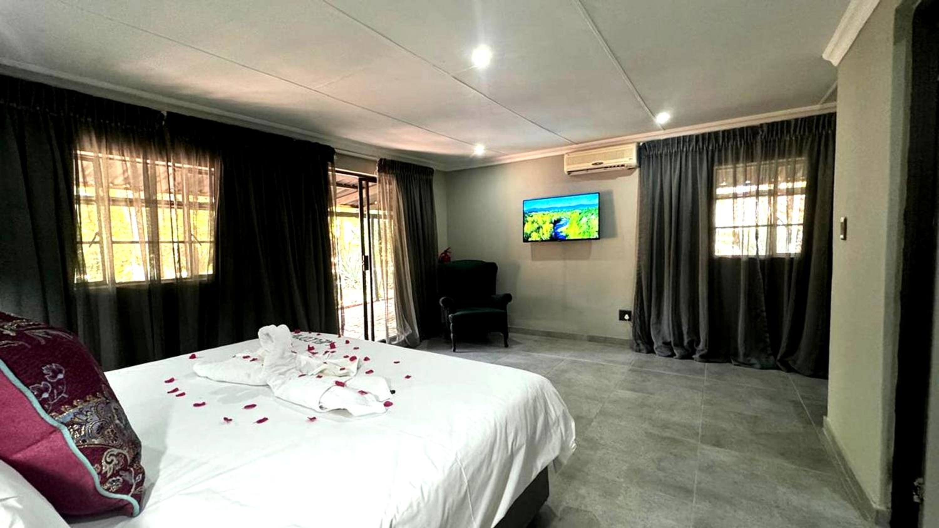 Executive Double Room - Photo 11