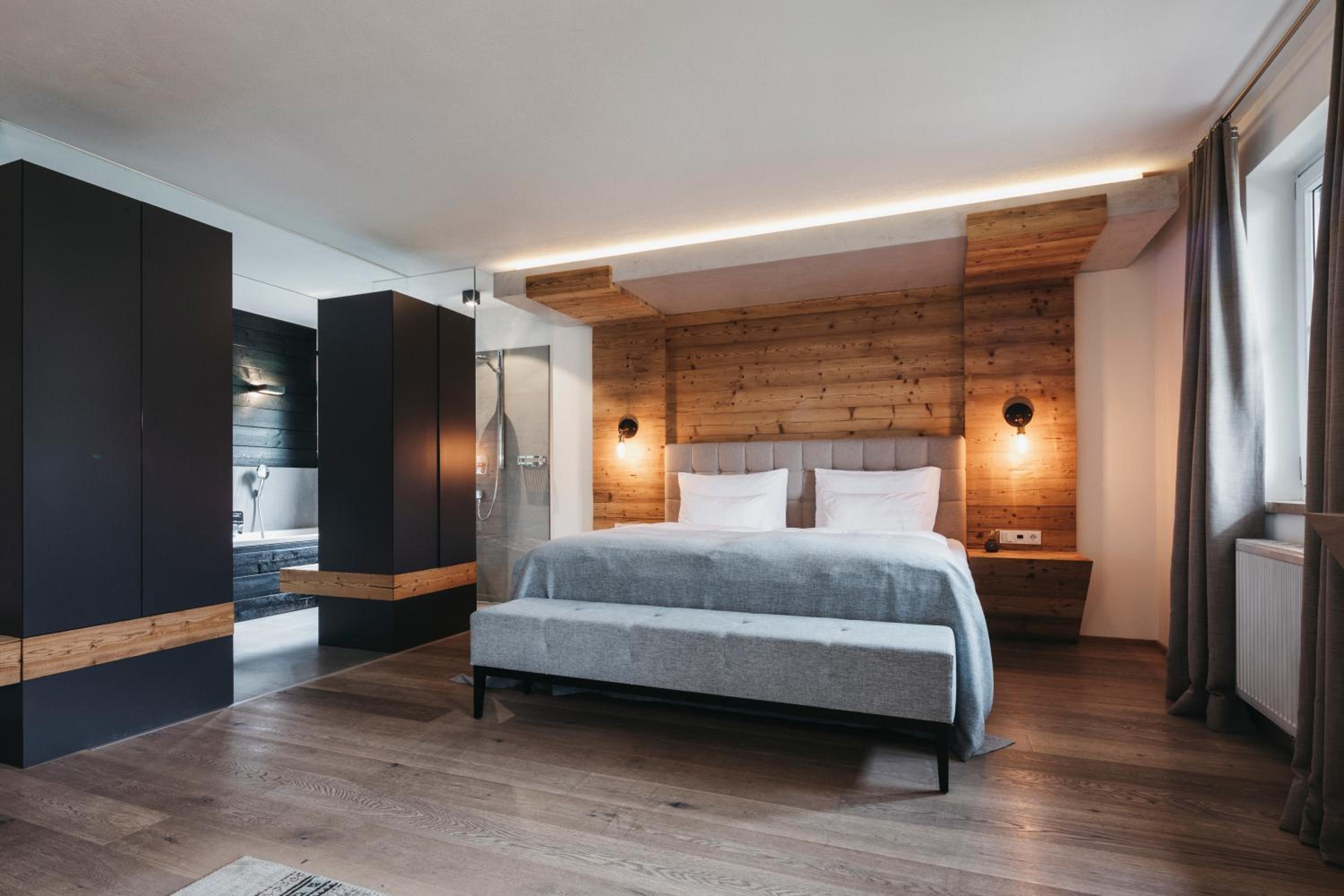 Superior Suite - Photo 1