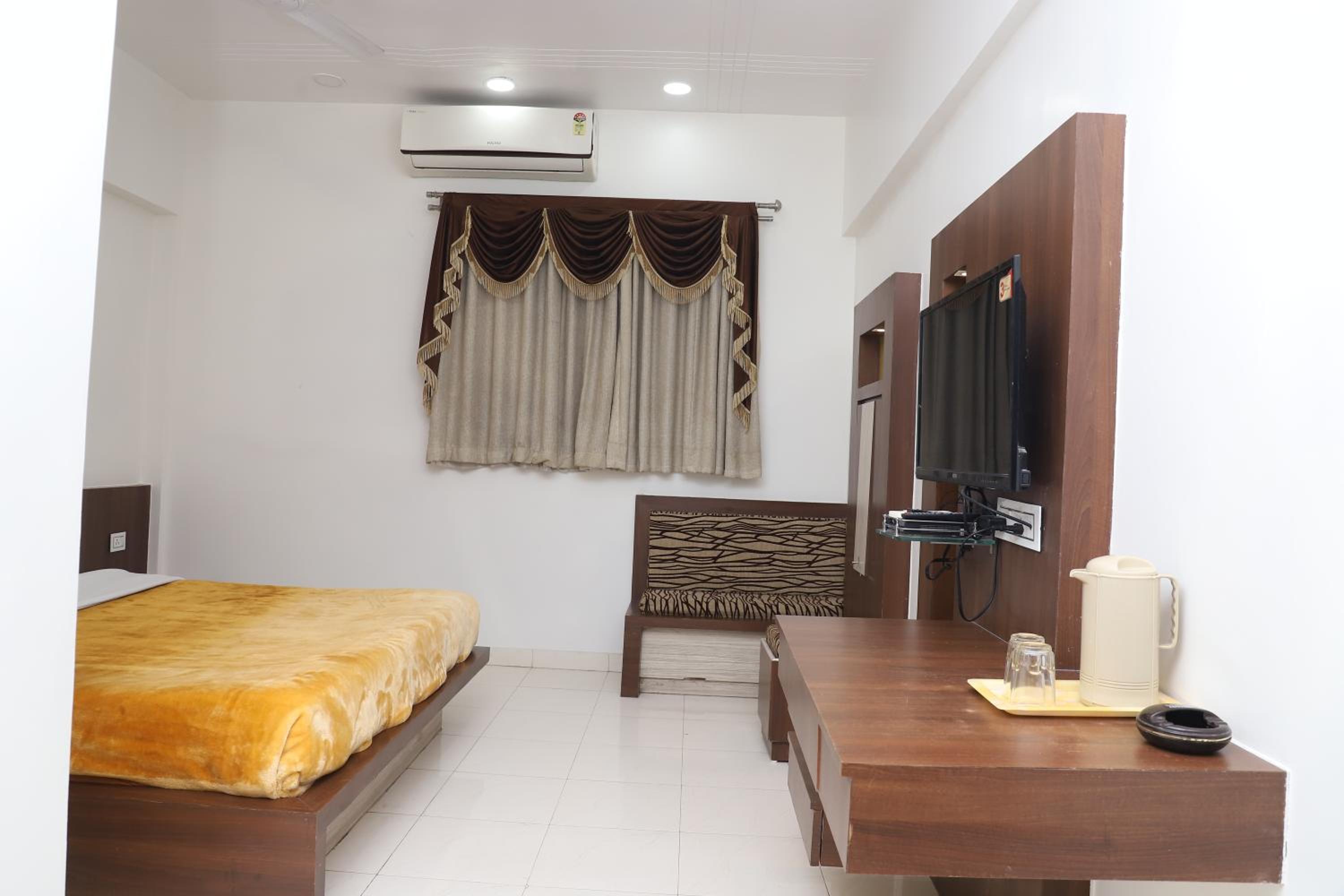 Deluxe Room - Photo 5