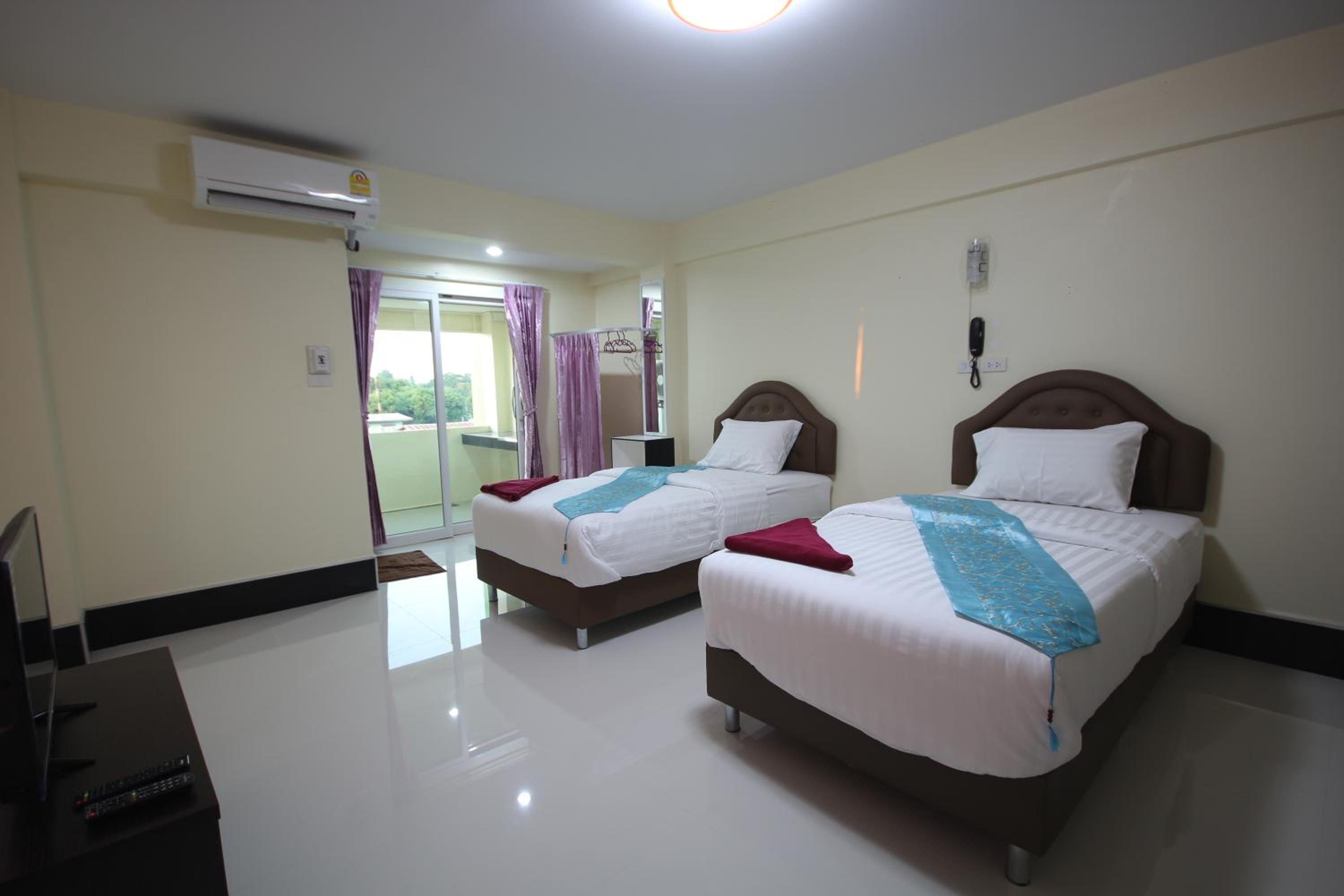 Standard Twin Room with Sofa photo 1