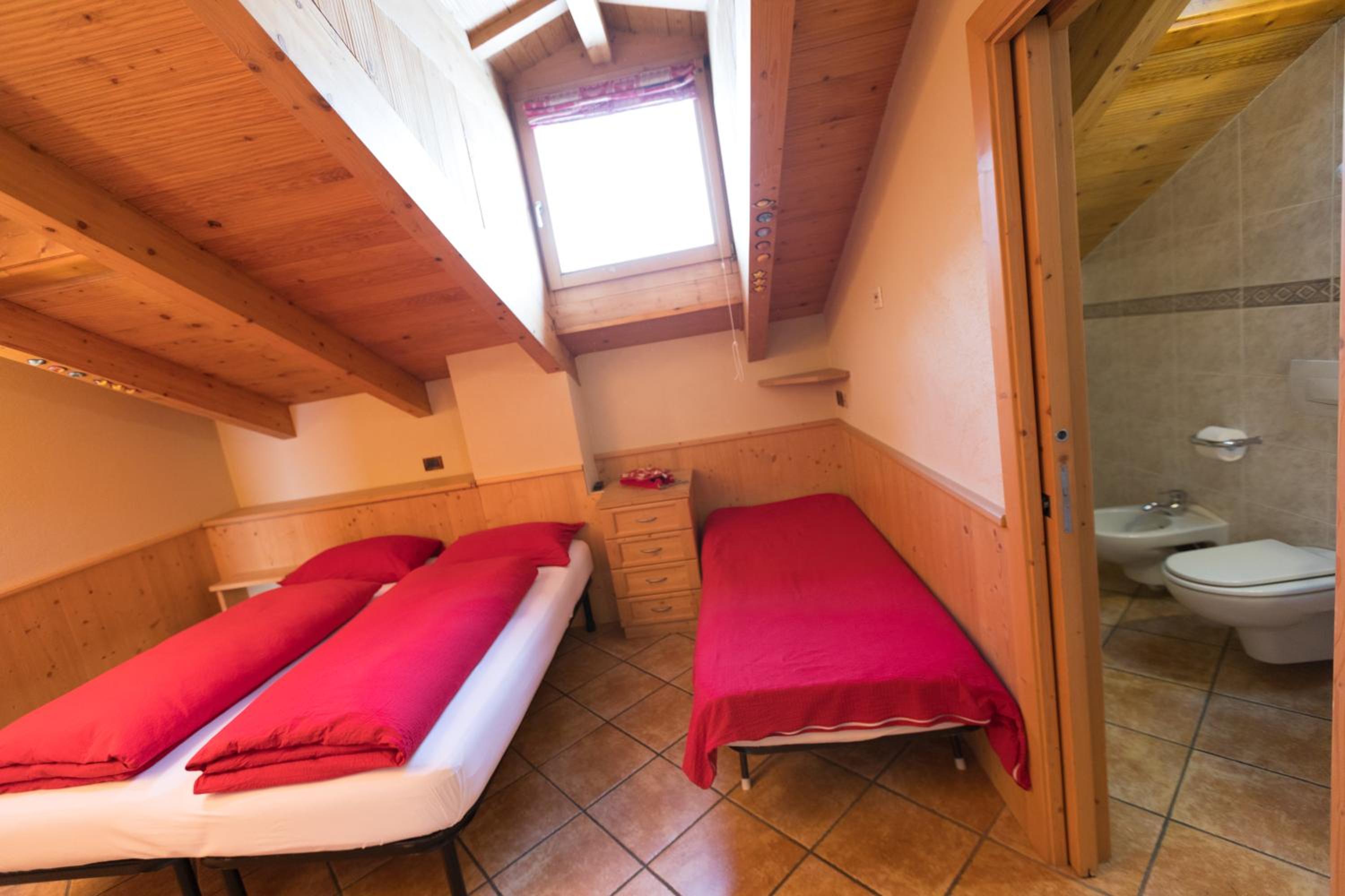 Basic Triple Room photo 1