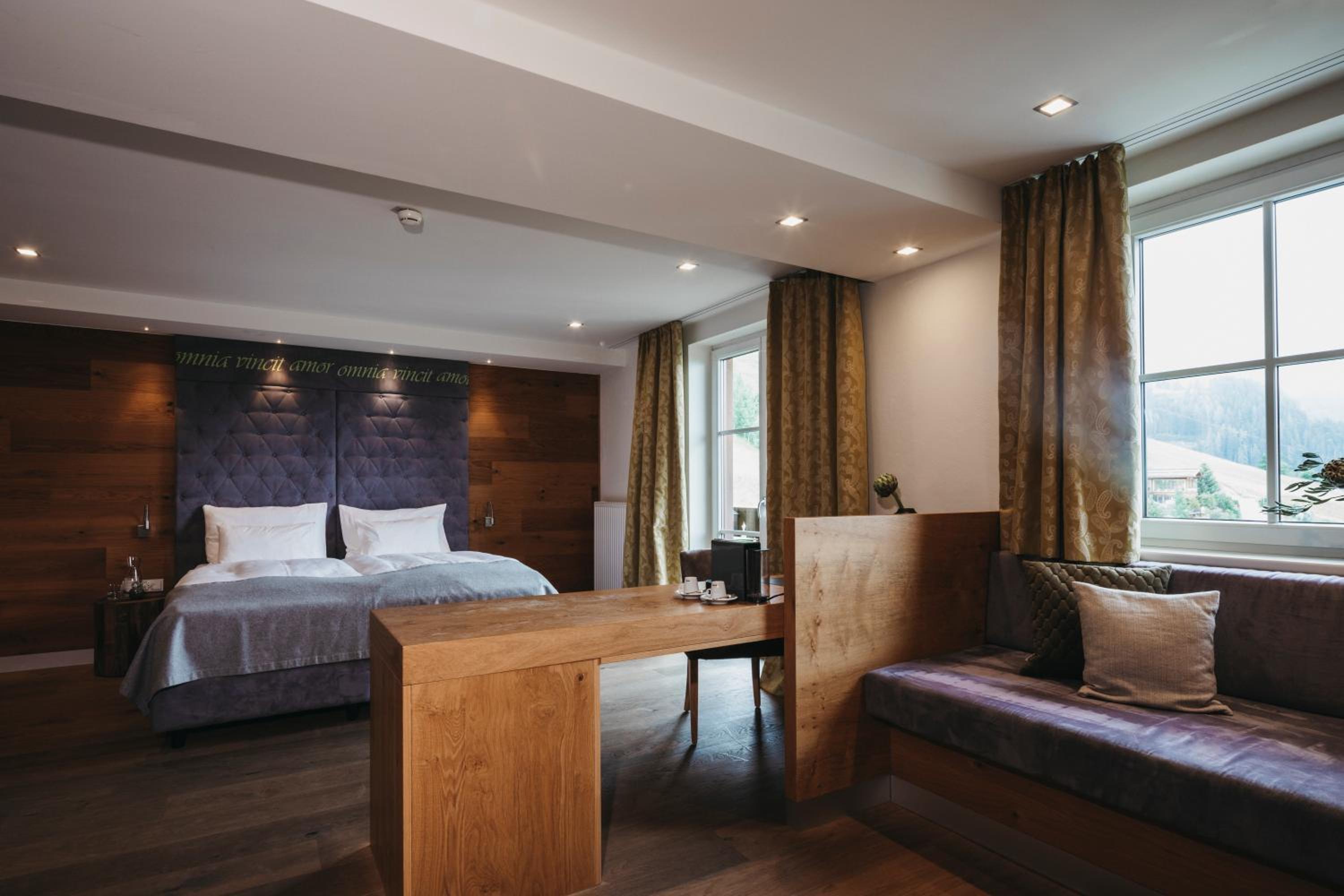 Junior Suite with Mountain View - Photo 2