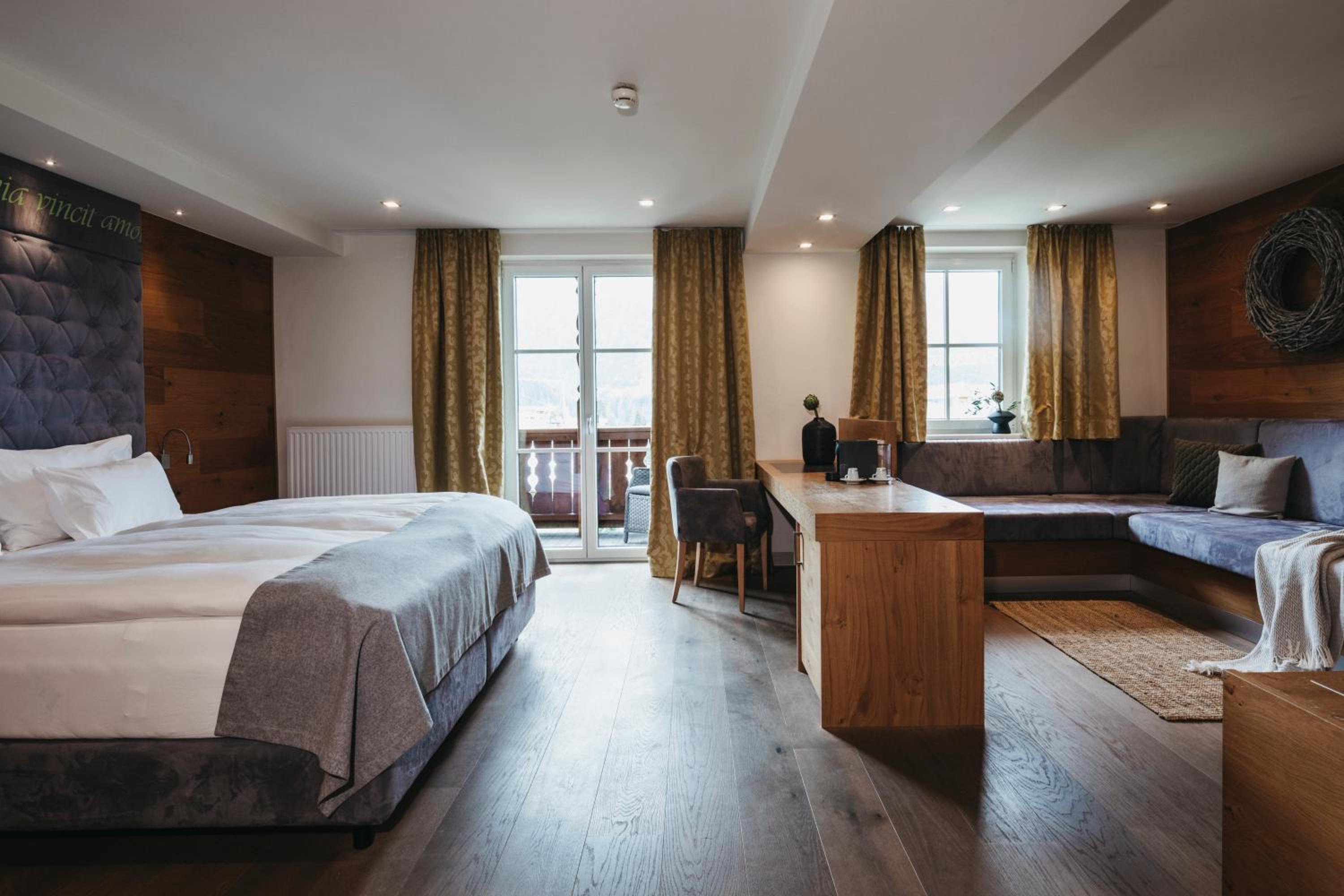 Junior Suite with Mountain View - Photo 3