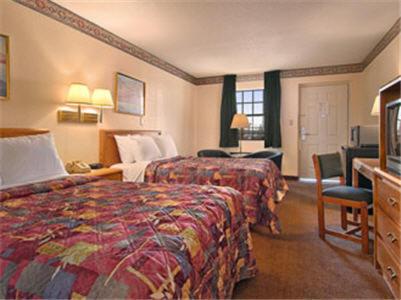 Double Room with Two Double Beds - Smoking - Photo 1