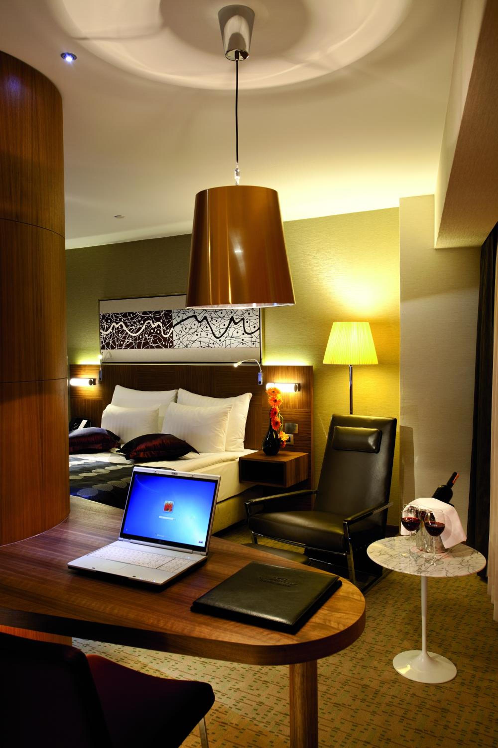 Premium King Room - Lounge Access photo 3