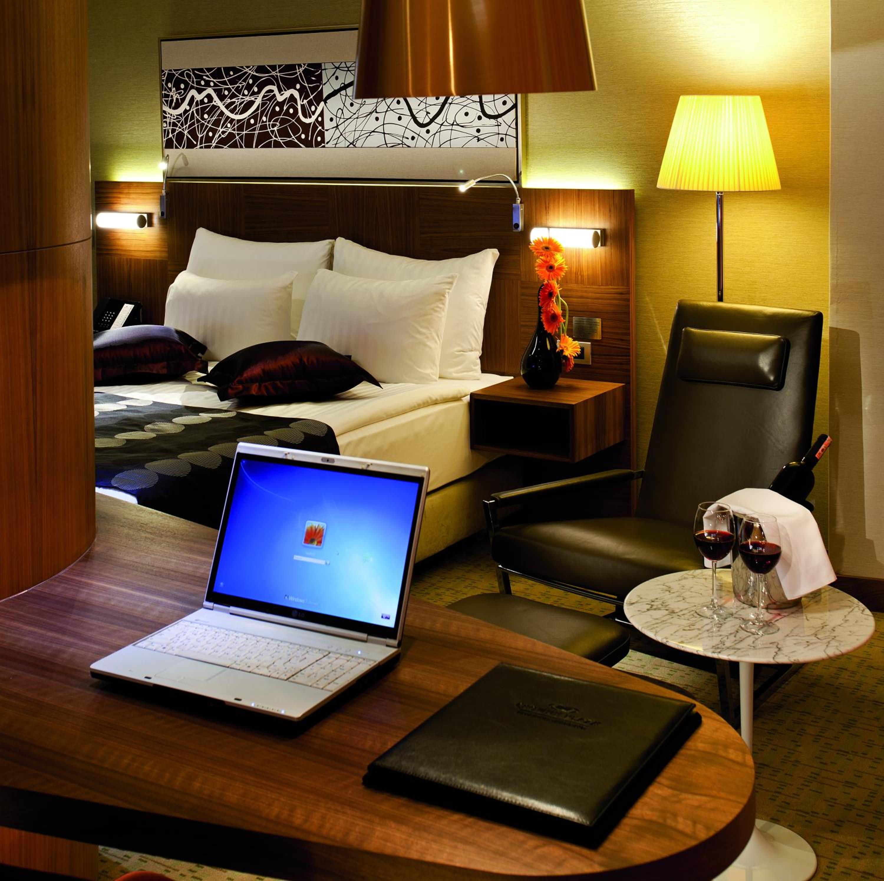 Junior King Suite - Lounge Access photo 1