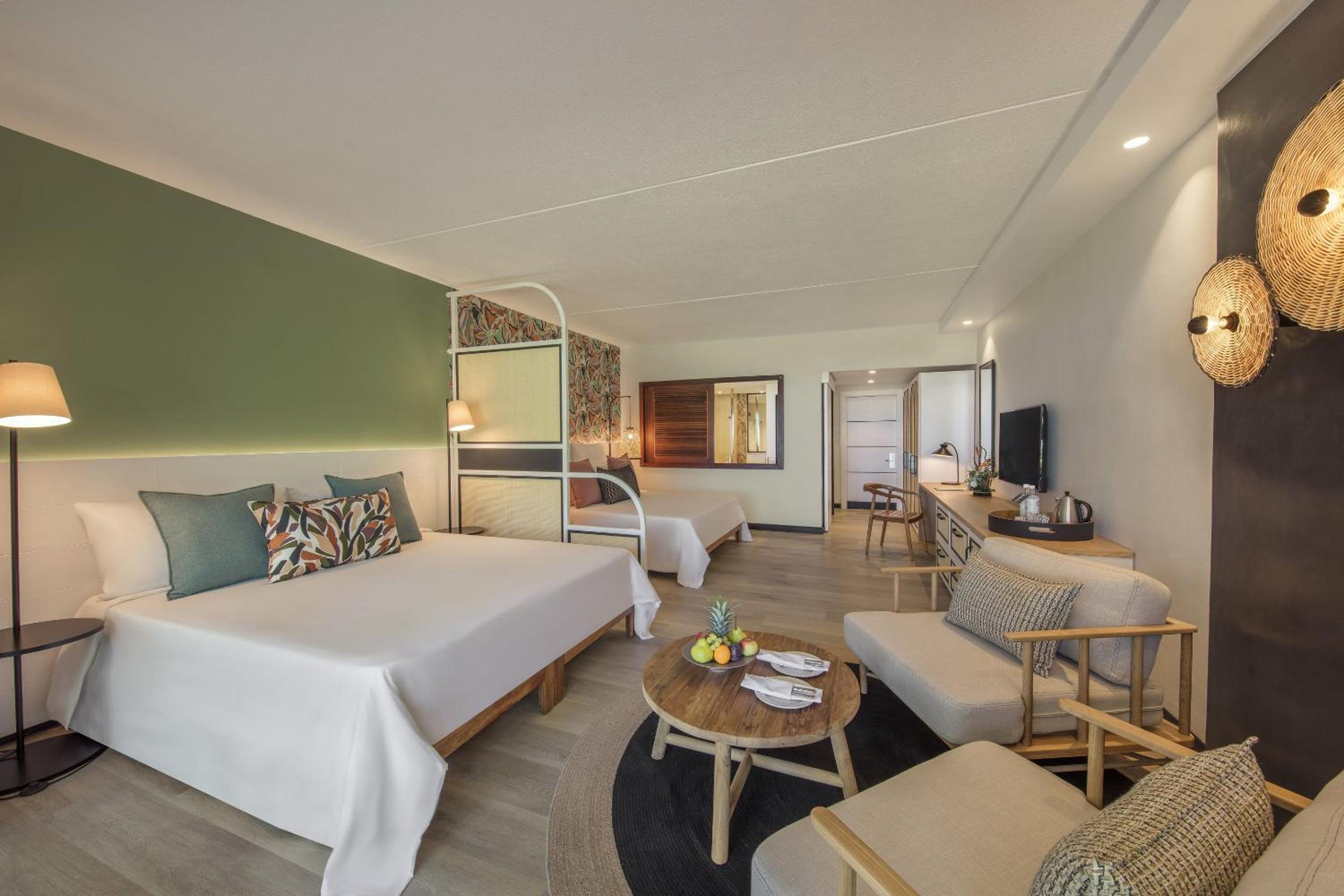 Victoria Room – Honeymooners only photo 3