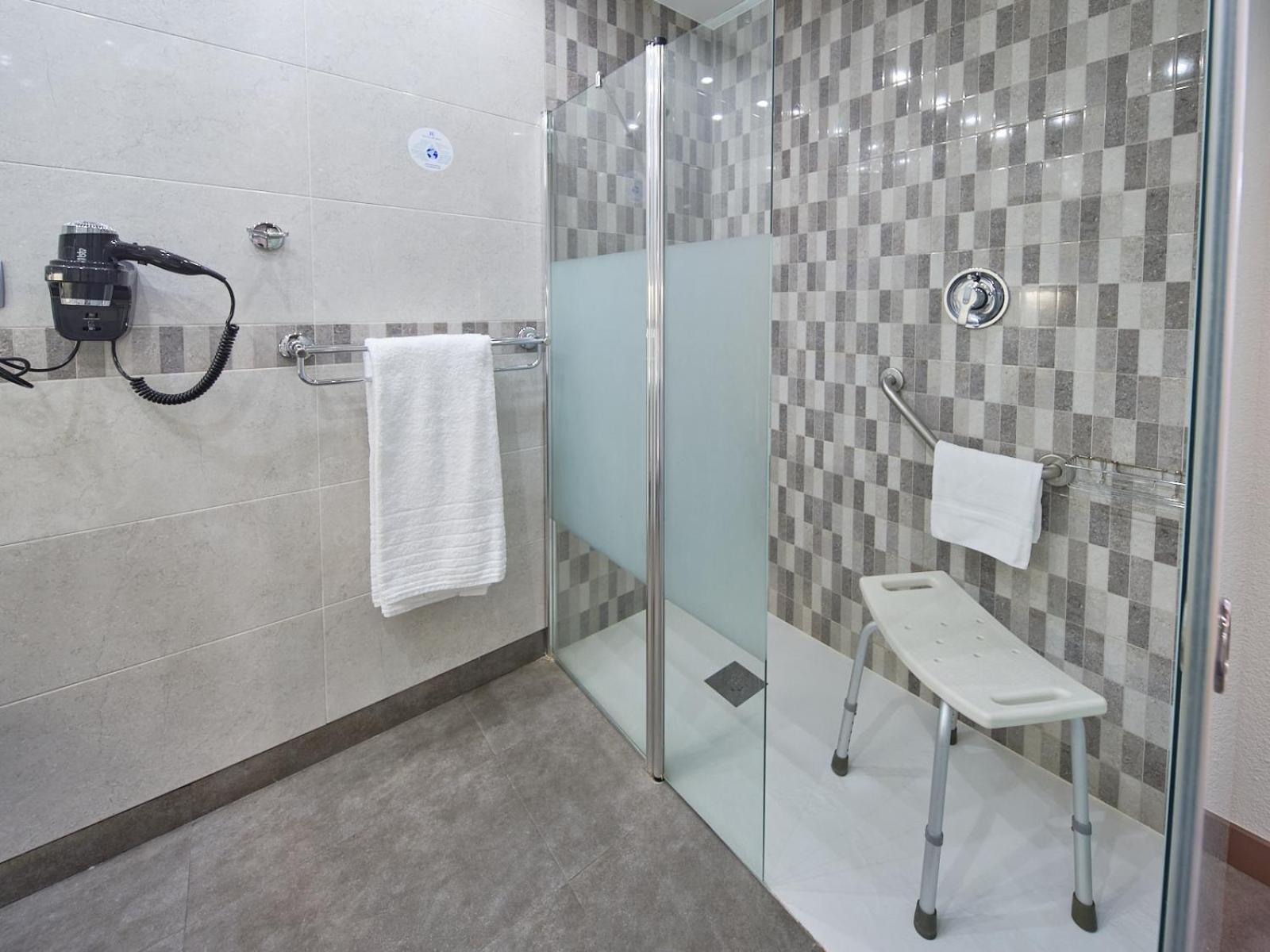 Double or Twin Room - Disability Access photo 3