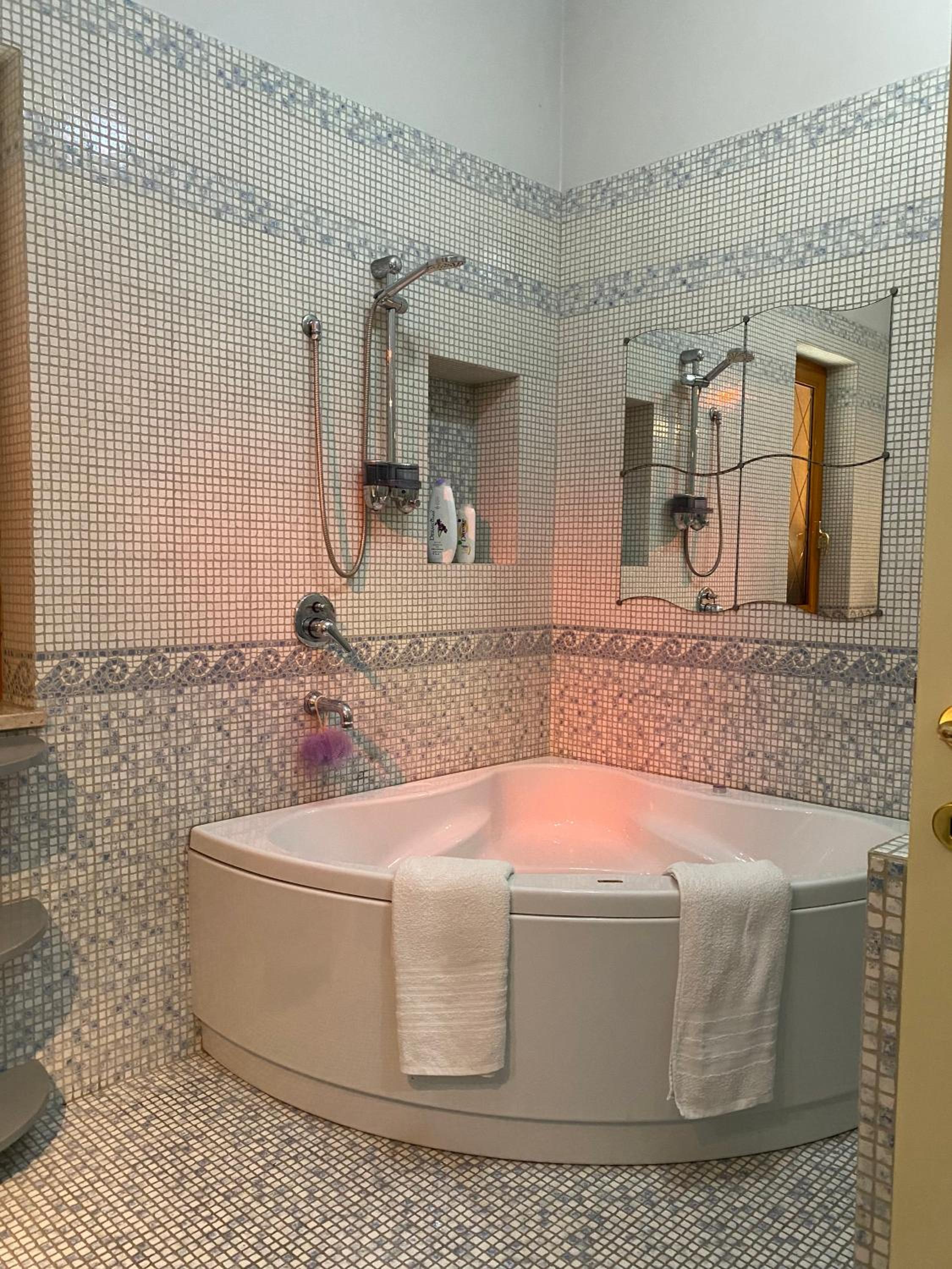 Double Room with Private External Bathroom photo 2