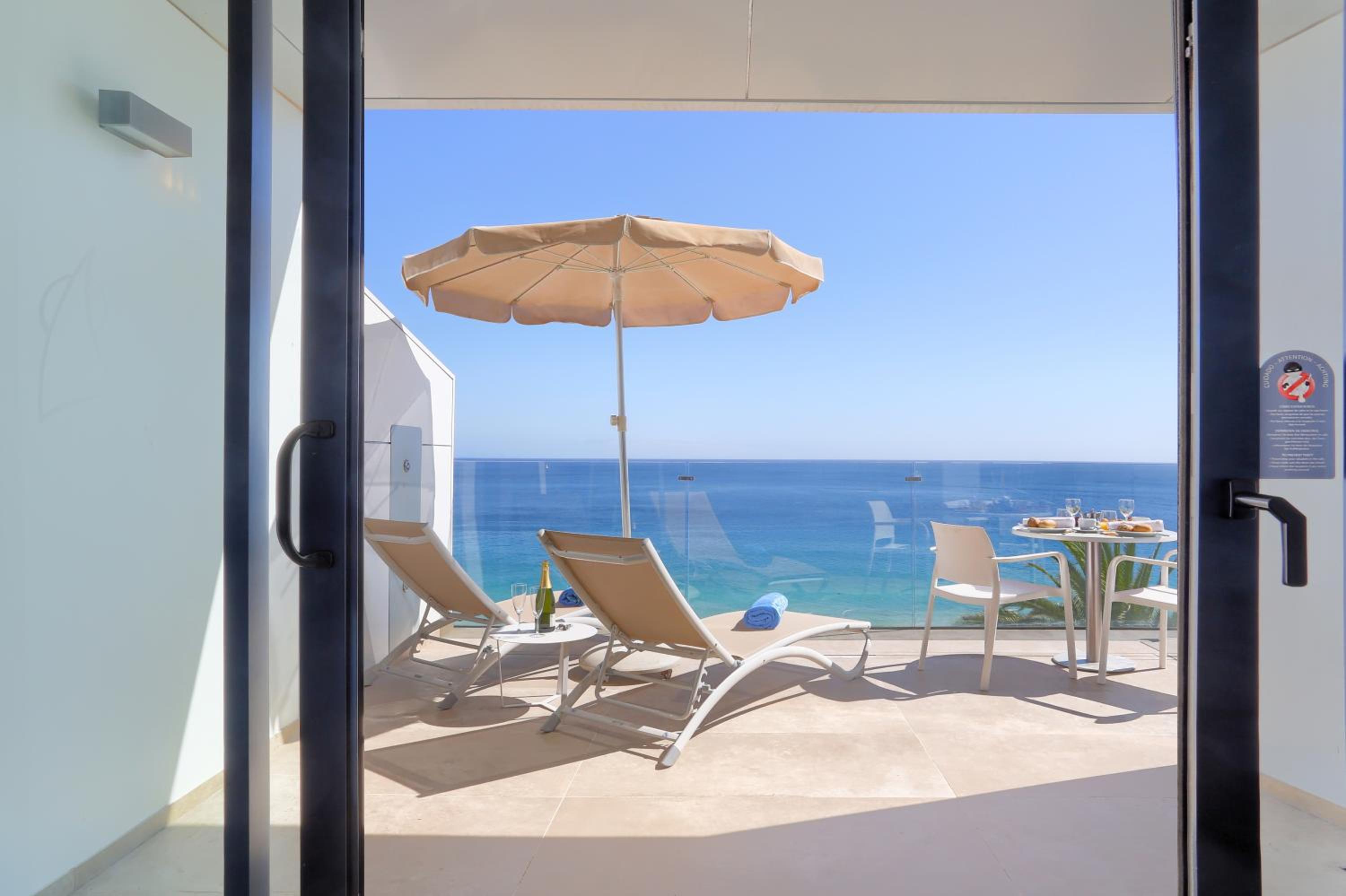 Premium Front Sea View (2 adults + 2 children) photo 2