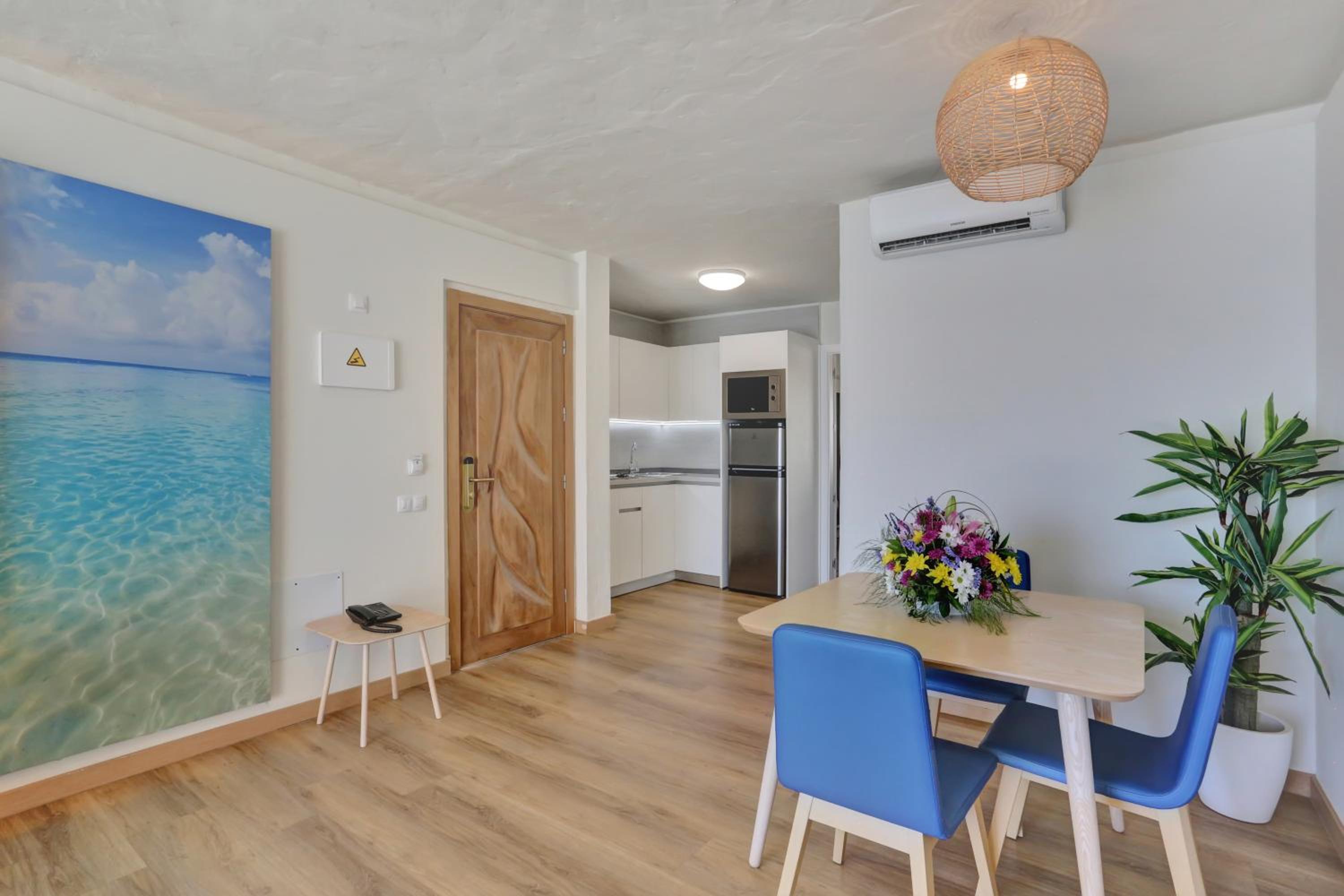 Premium Front Sea View (2 adults + 1 child) photo 3