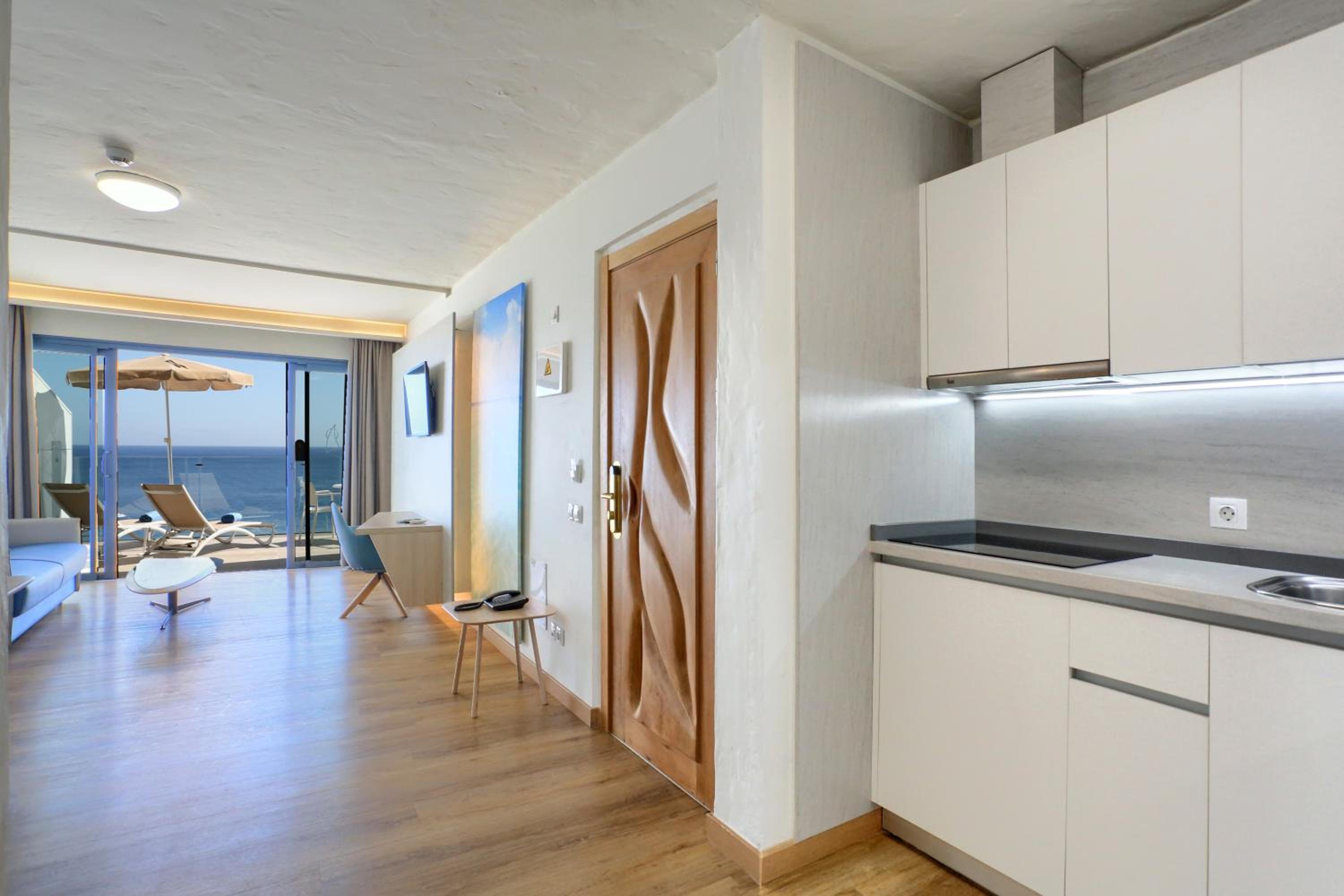 Premium Front Sea View (2 adults + 2 children) photo 3