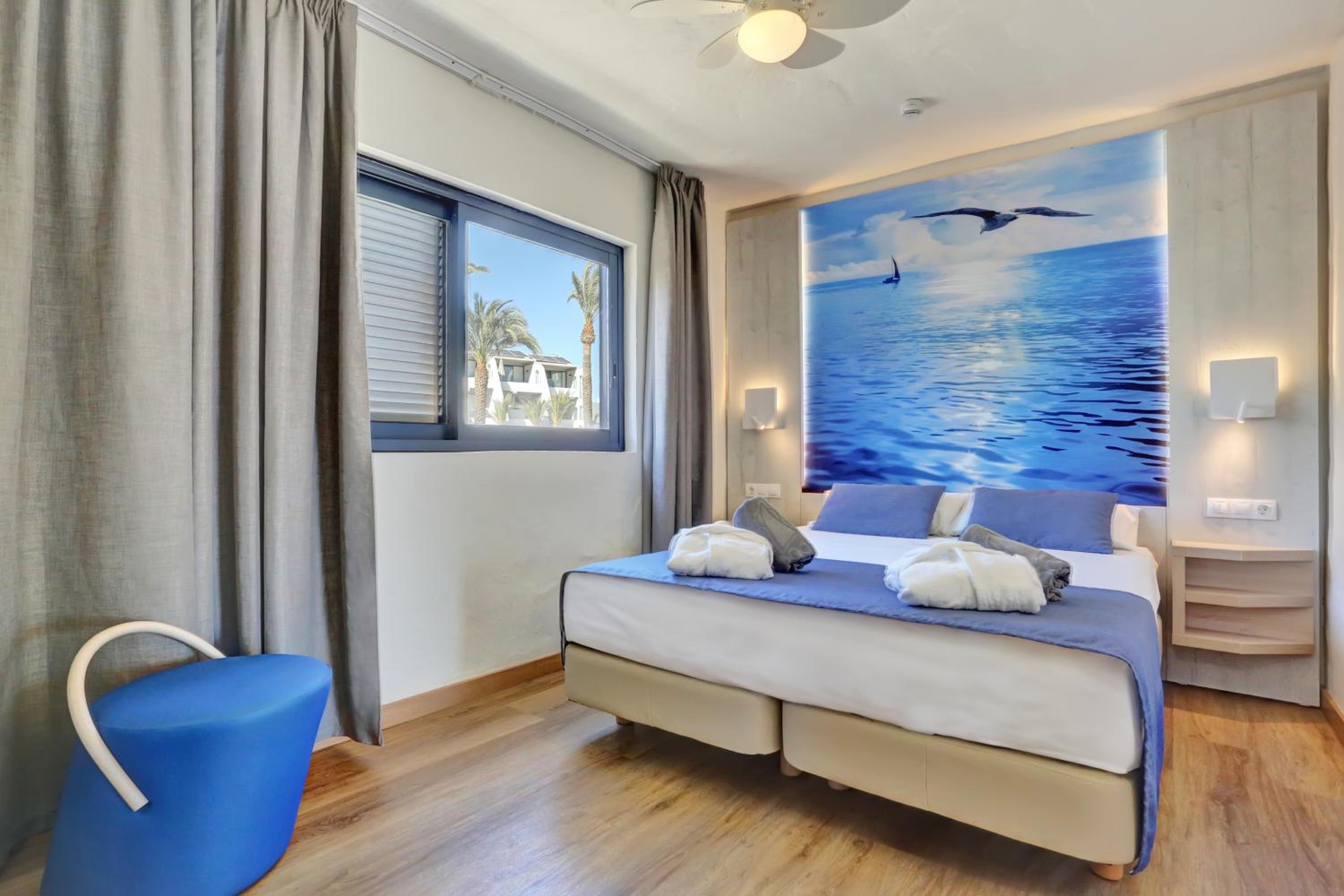 Premium Front Sea View (1 adult + 1 child) photo 3
