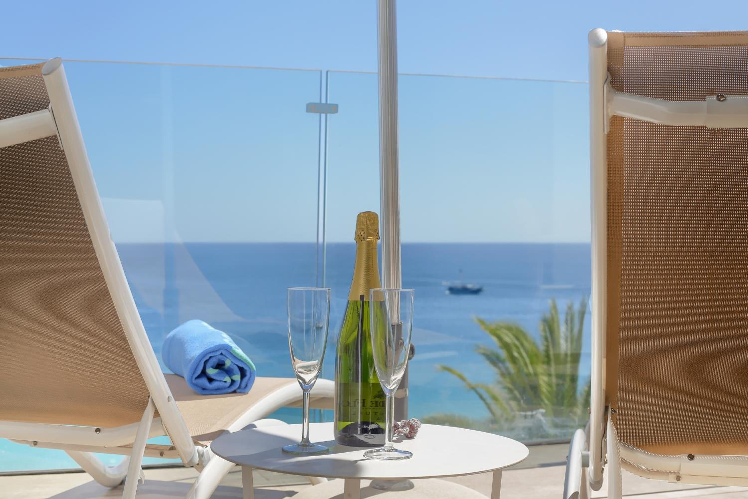 Premium Front Sea View (1 adult + 1 child) photo 2