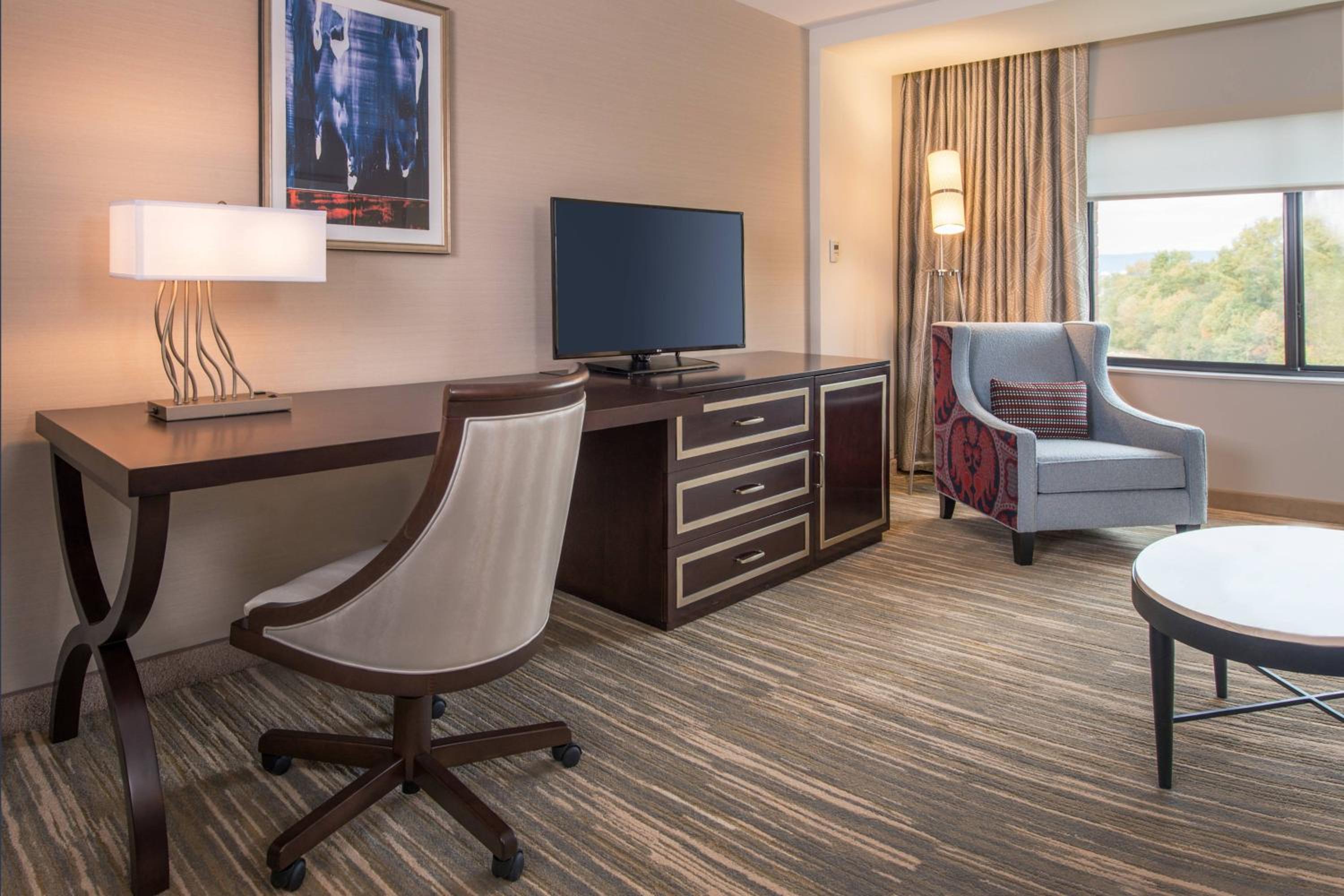 Suite, 2 Queen, Sofa bed