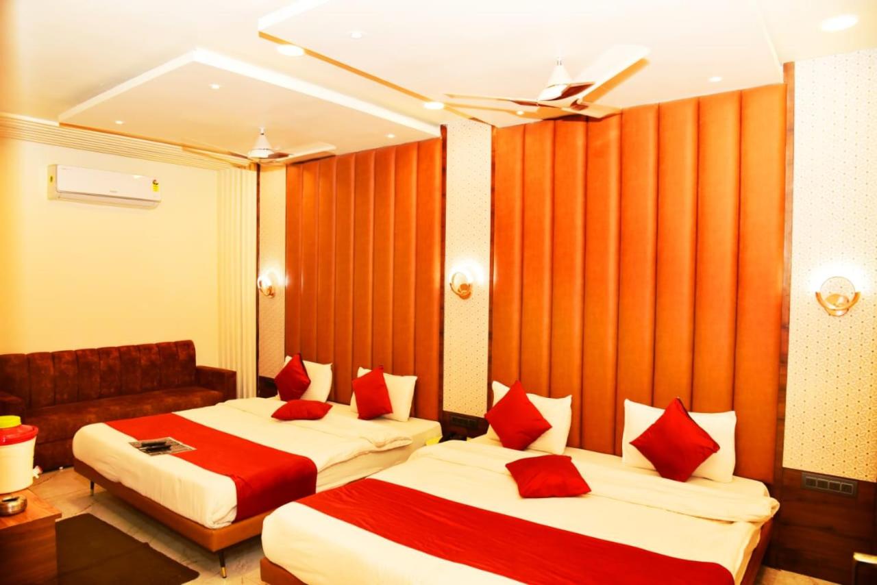 Deluxe Double Room (2 Adults + 1 Child)