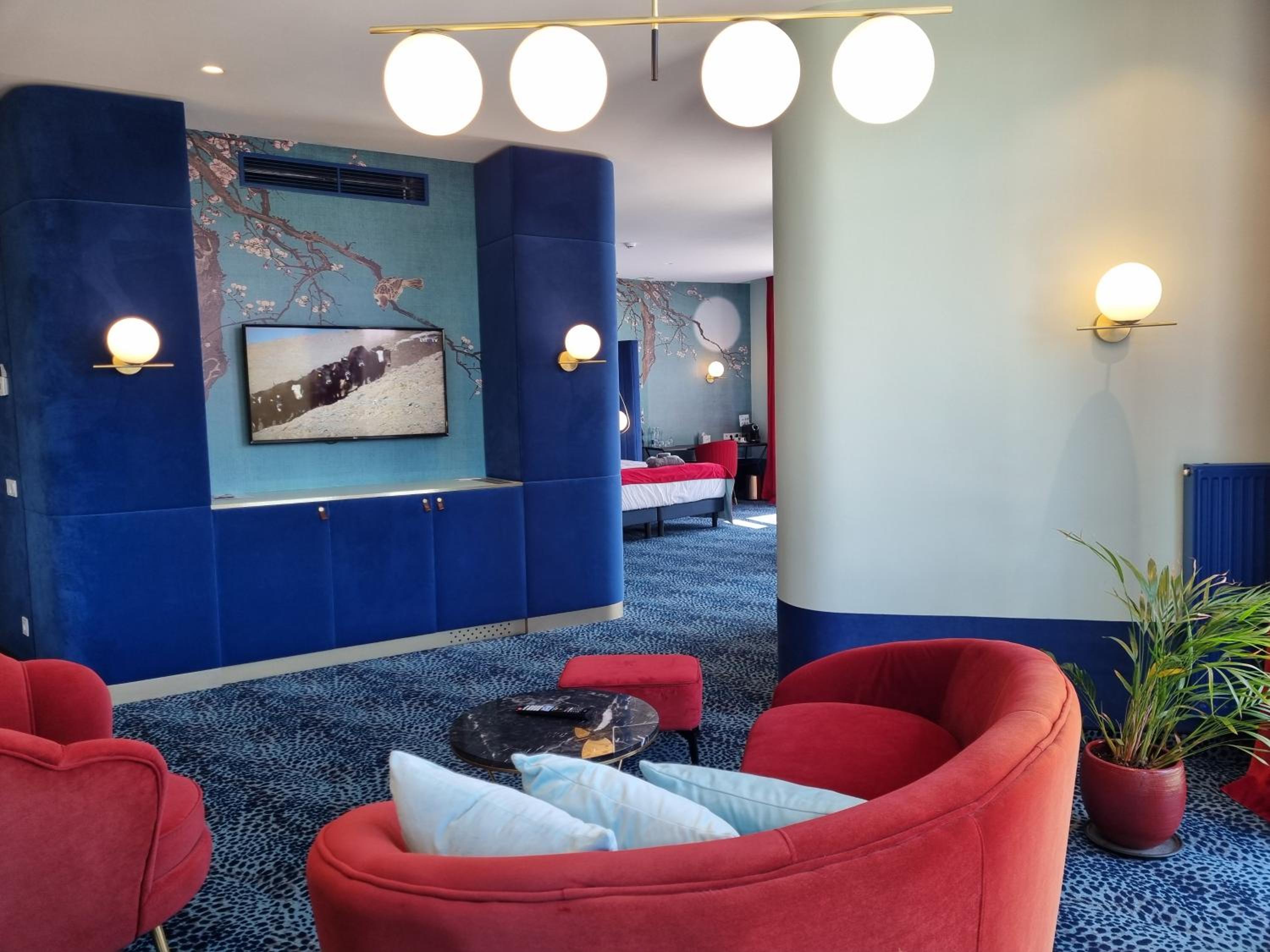 Suite with Balcony - Photo 2