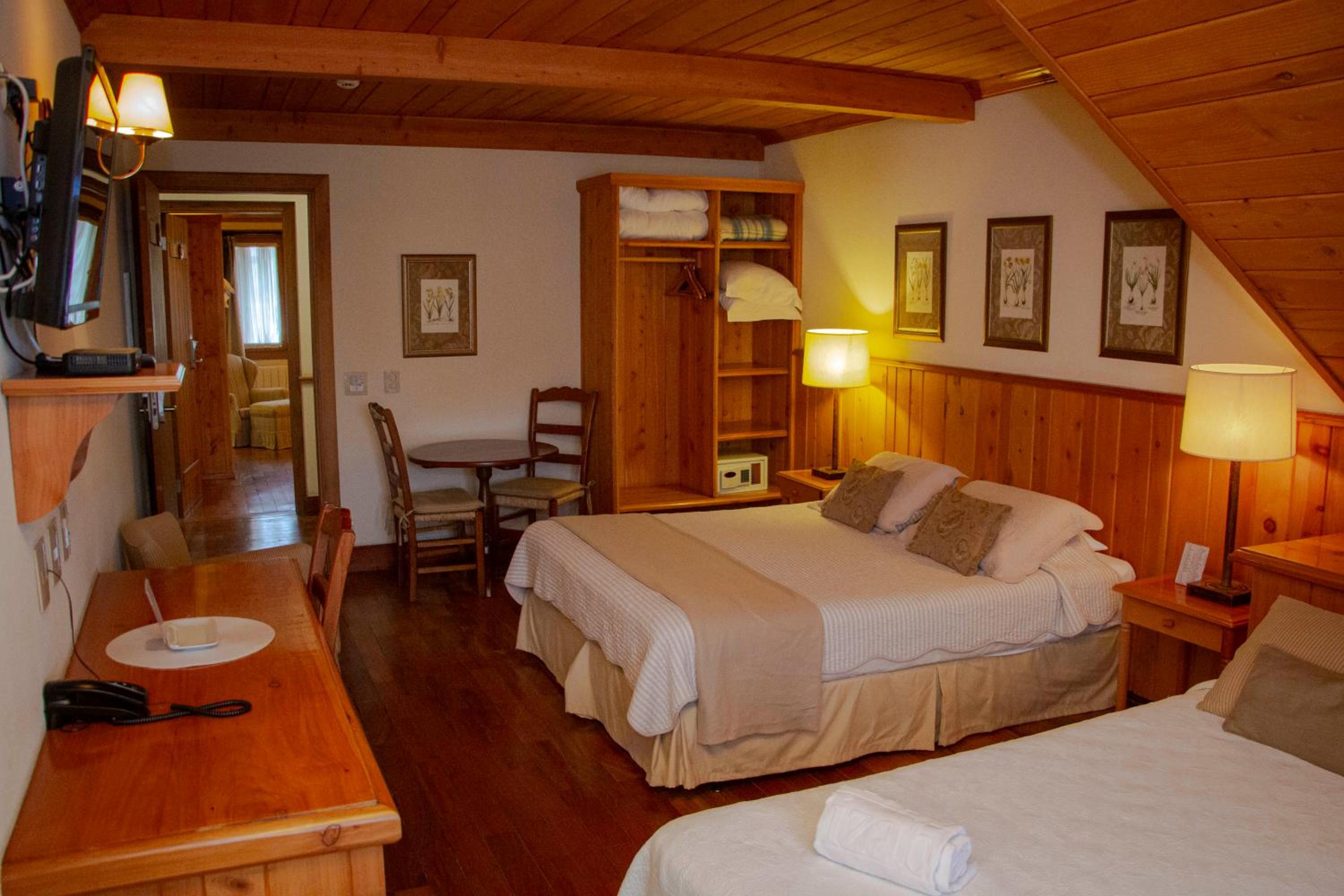 Triple Room with Bath photo 1