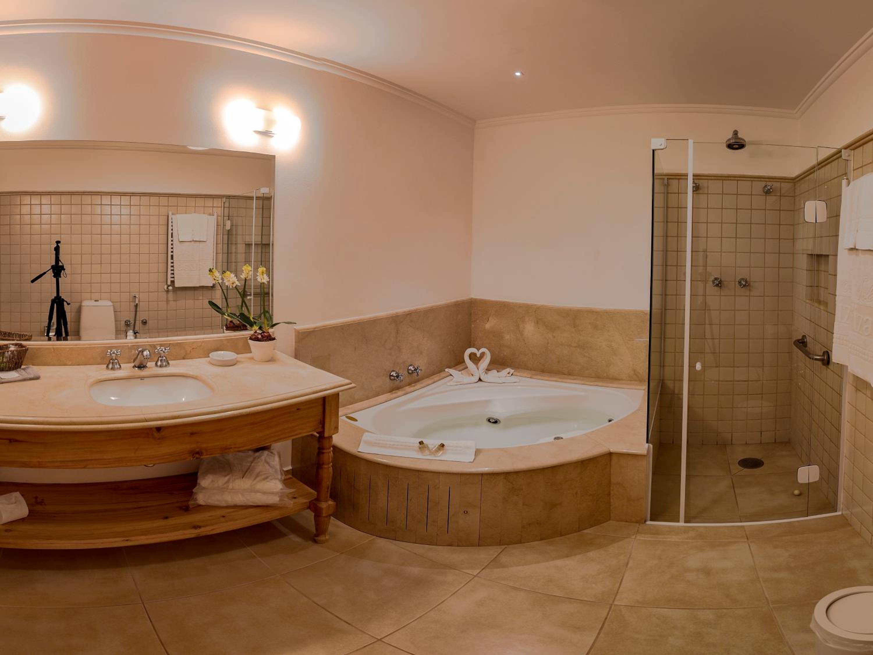 Double Room with Spa Bath photo 2