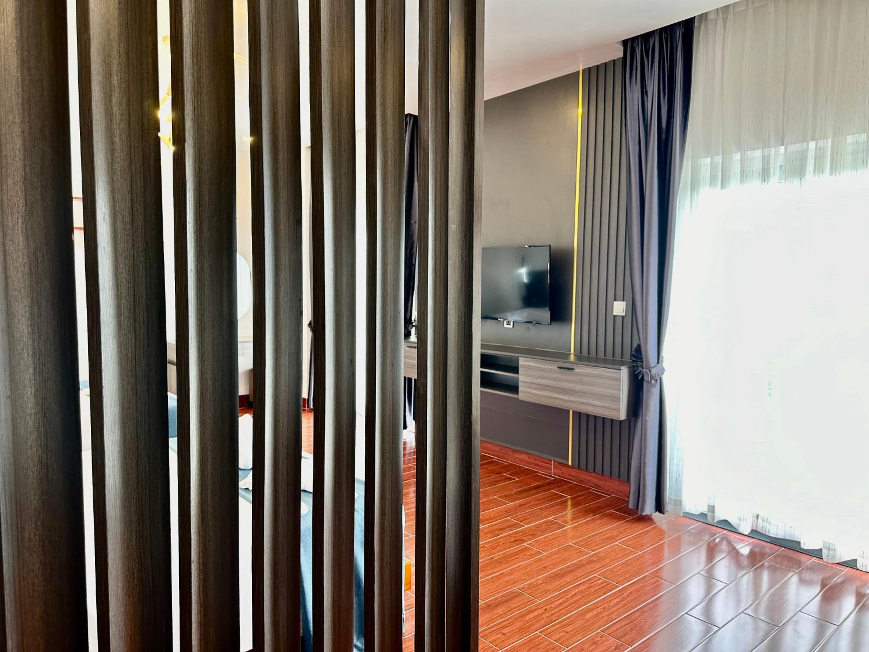 Deluxe Twin Room with Sea View - Photo 5