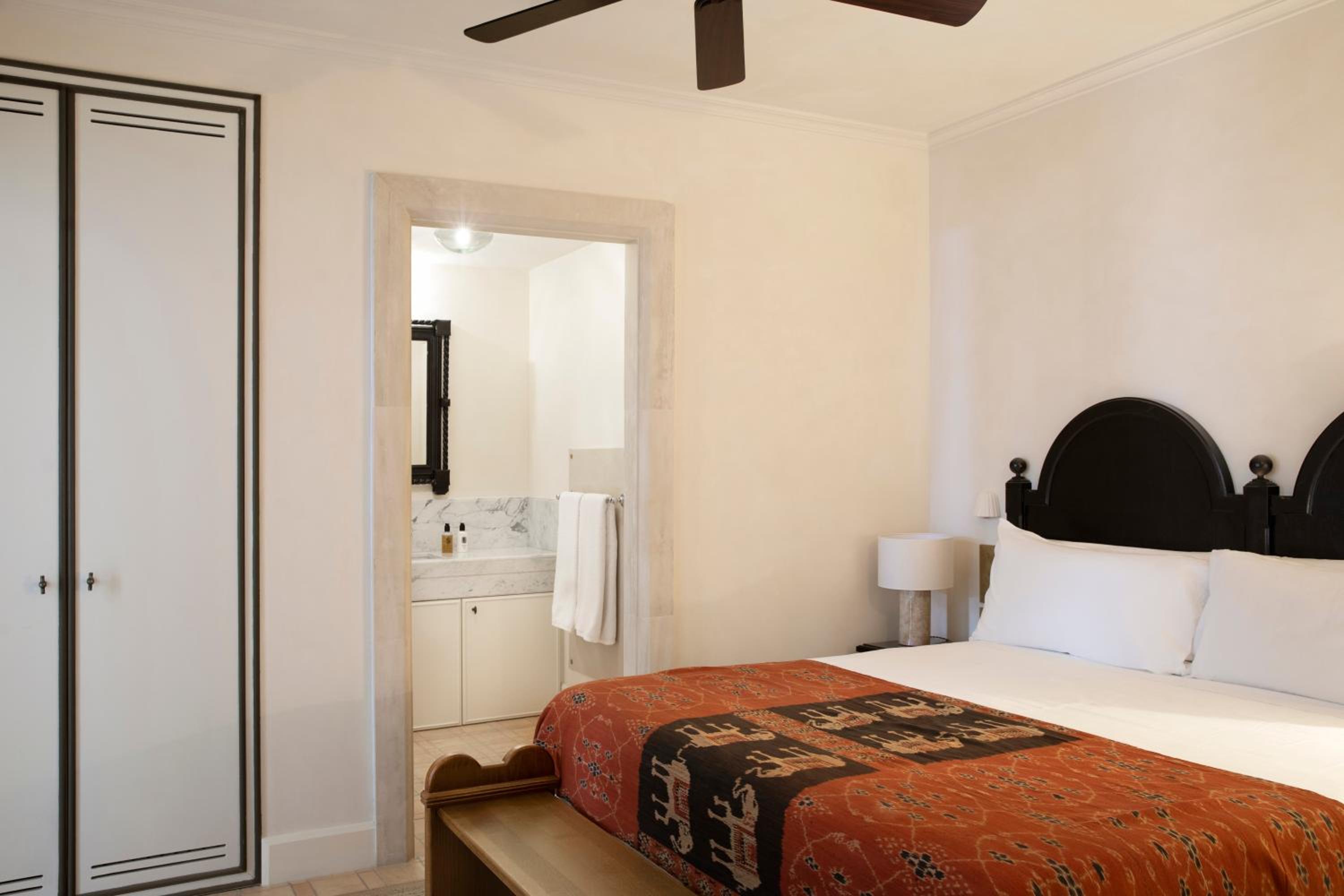Deluxe Room - Photo 3