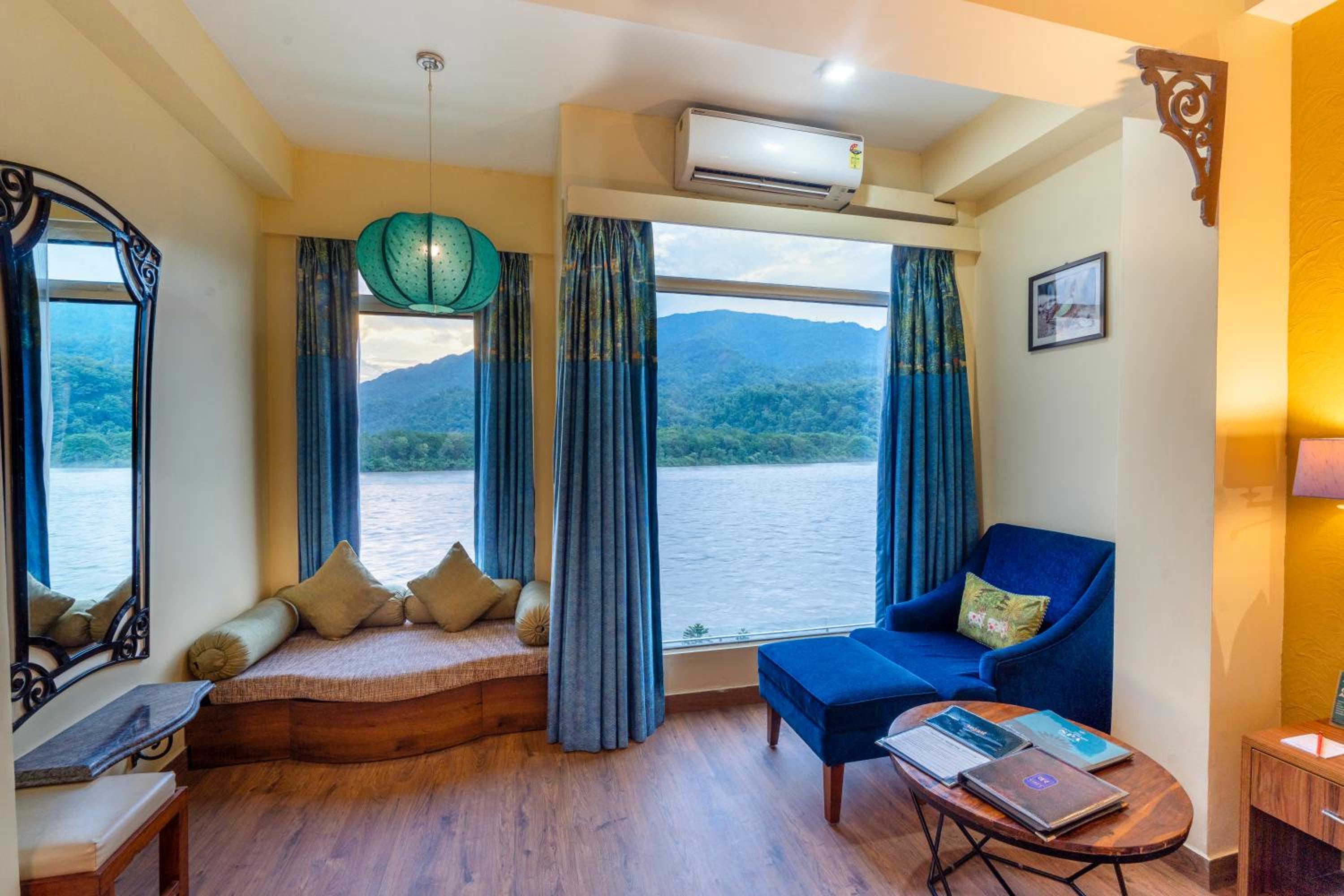 Premium Room - River View with Balcony - Photo 5