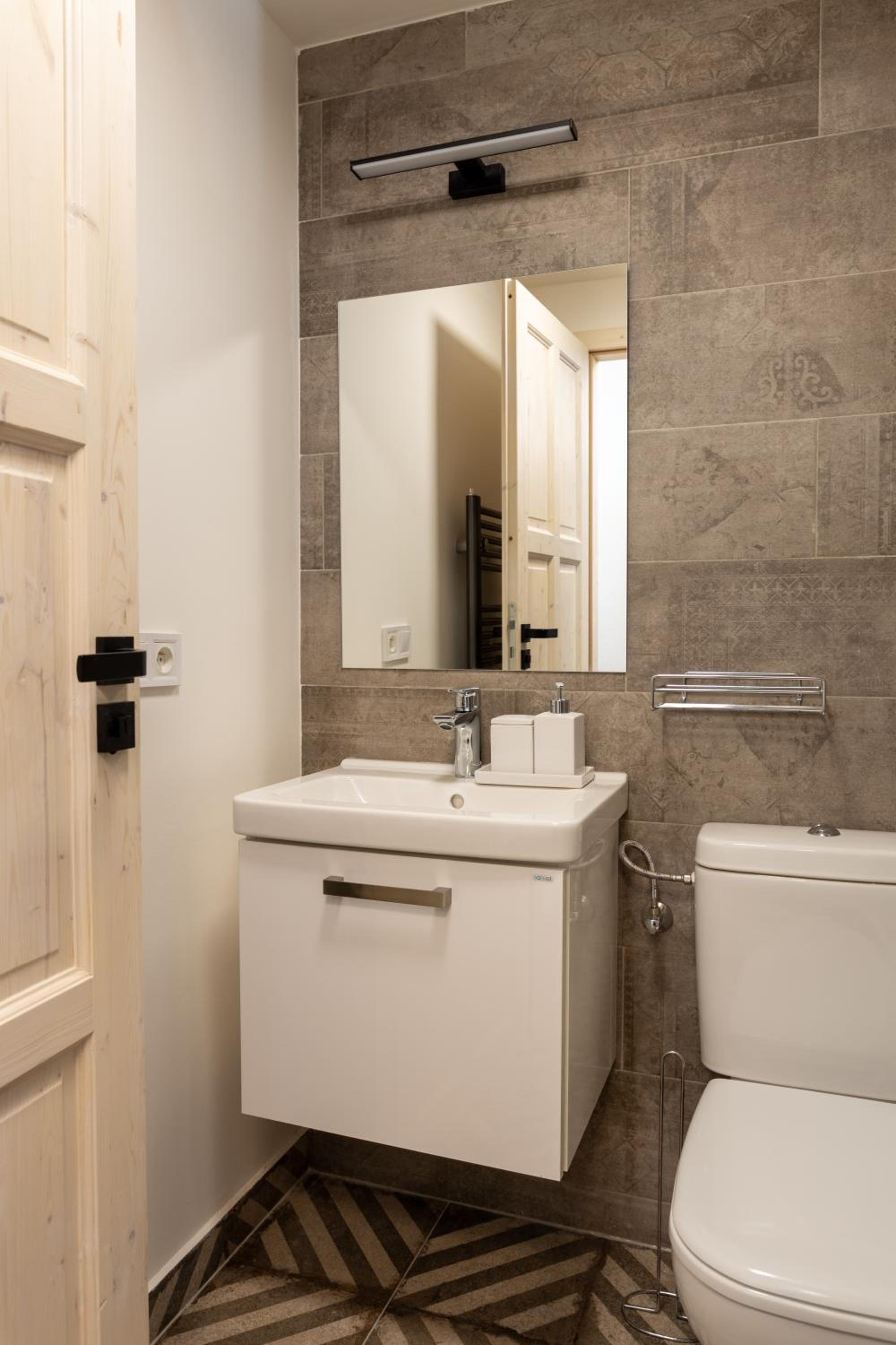 Double Room - Photo 10