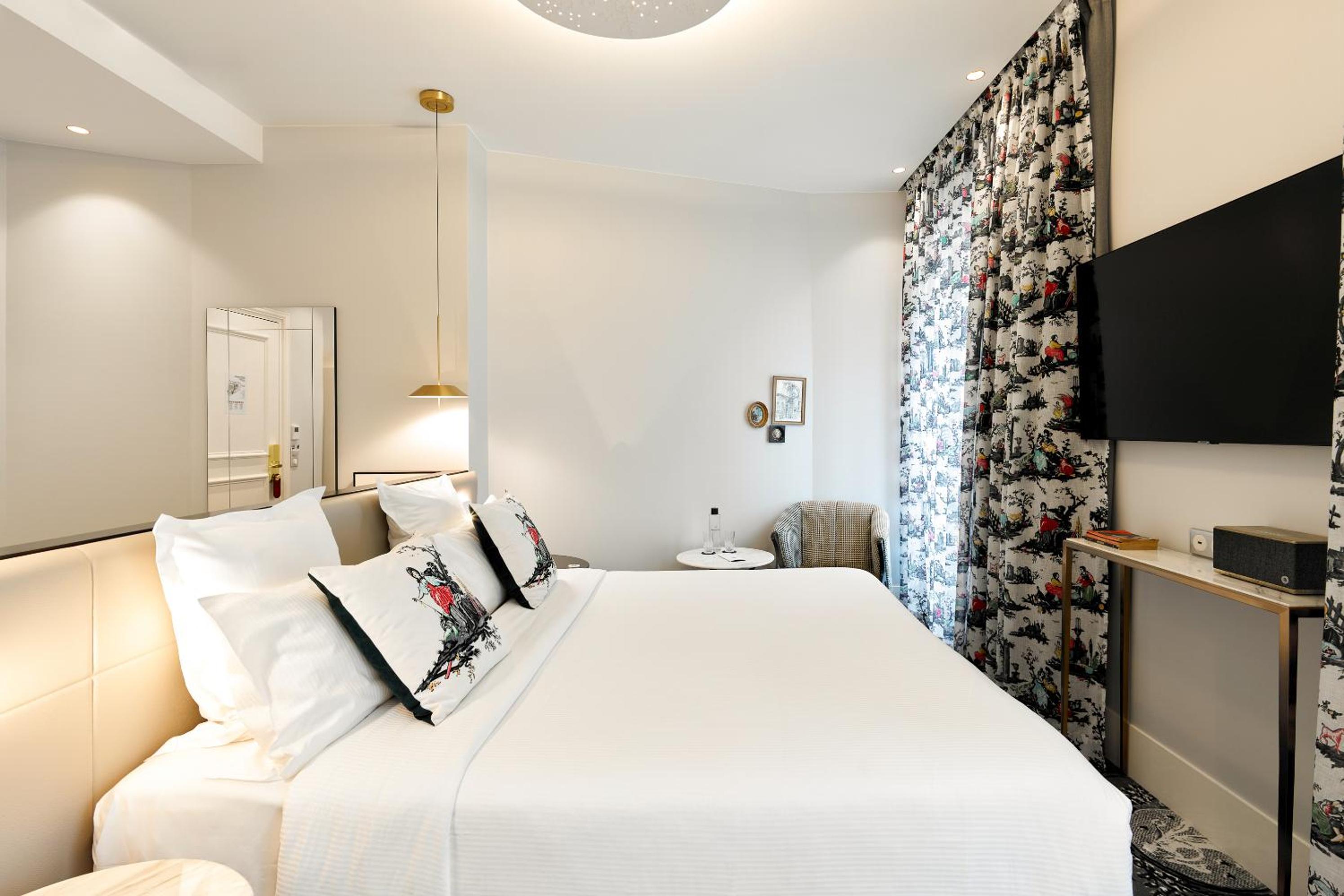 Deluxe King Room - Afterworks photo 2