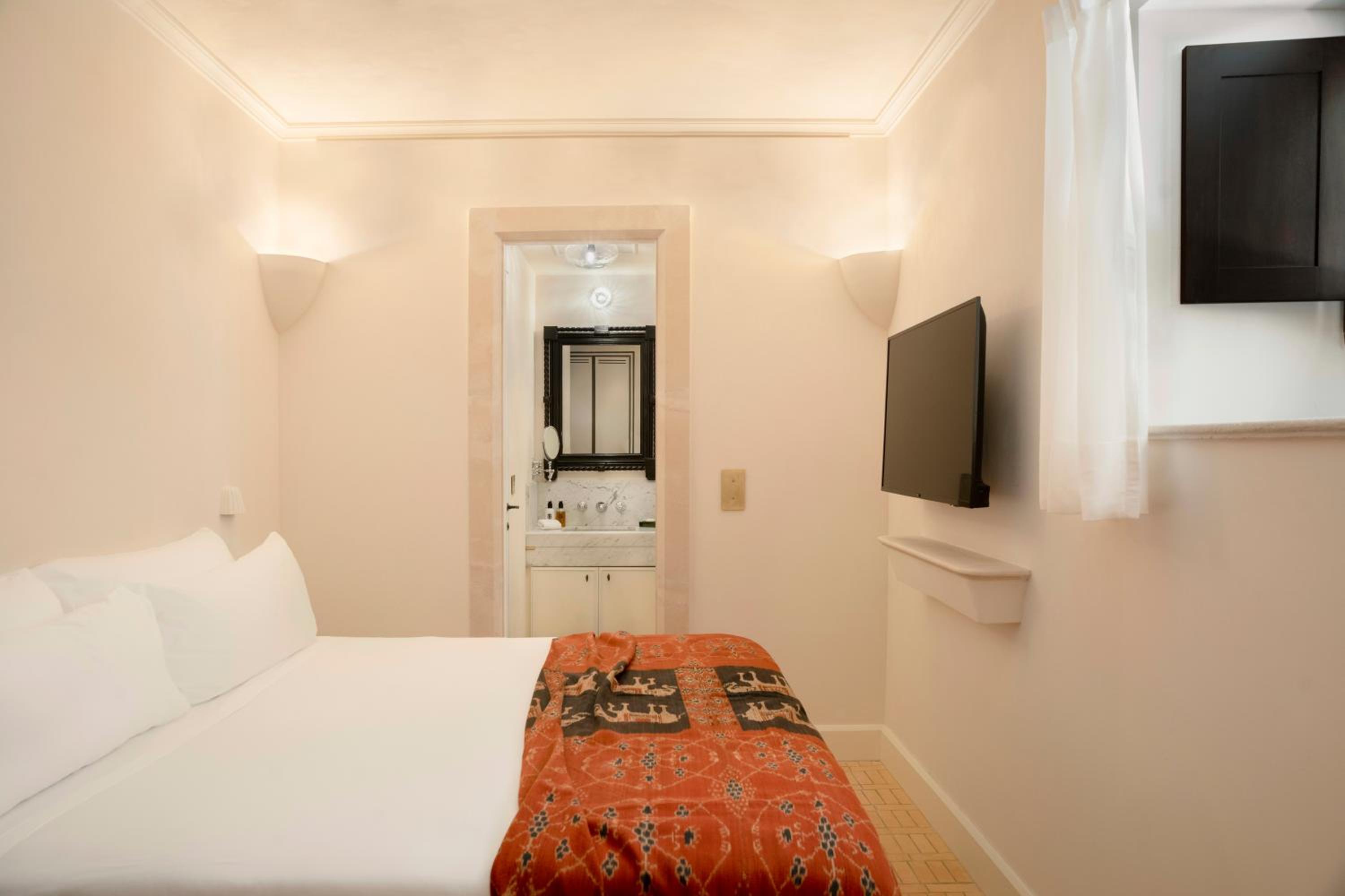 Two-Bedroom Suite - Photo 1