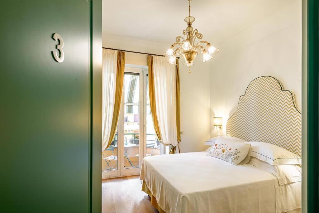 Deluxe Double Room with Balcony photo 1