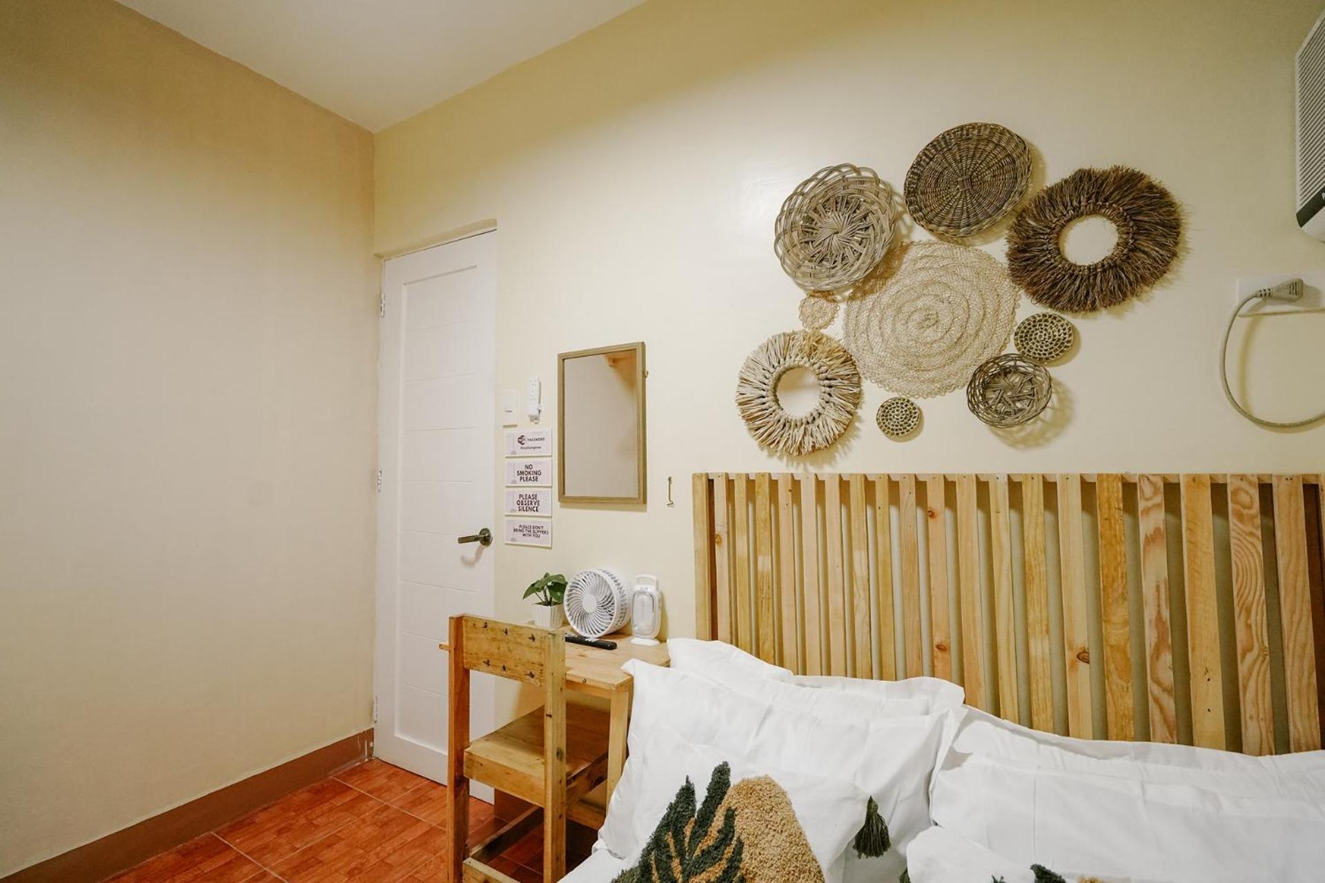 Twin Room with Shared Bathroom photo 1