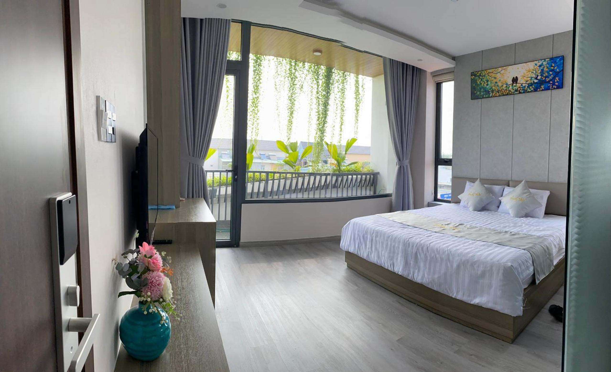 King Room with Balcony photo 1