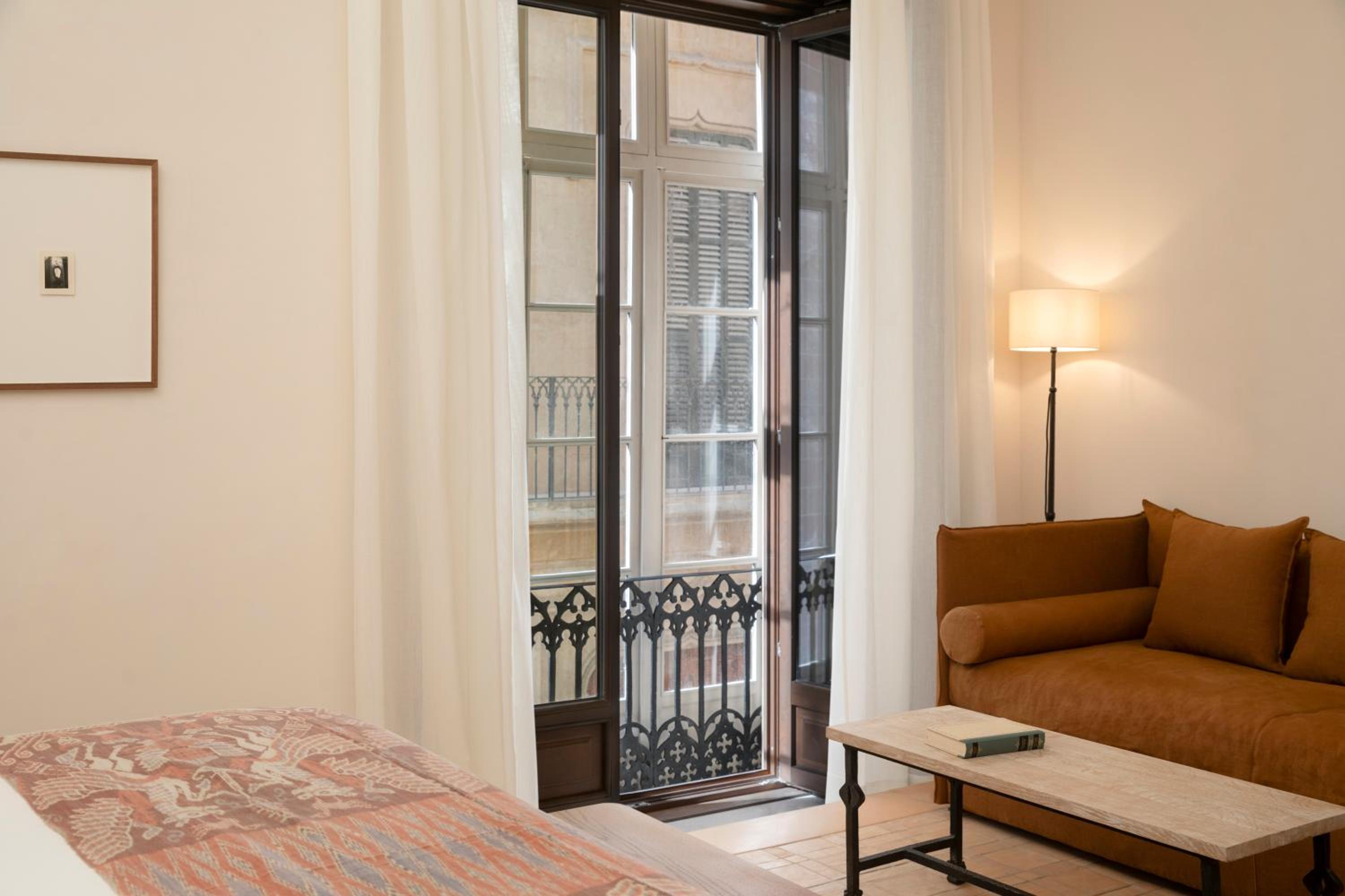 Deluxe Room - Photo 6