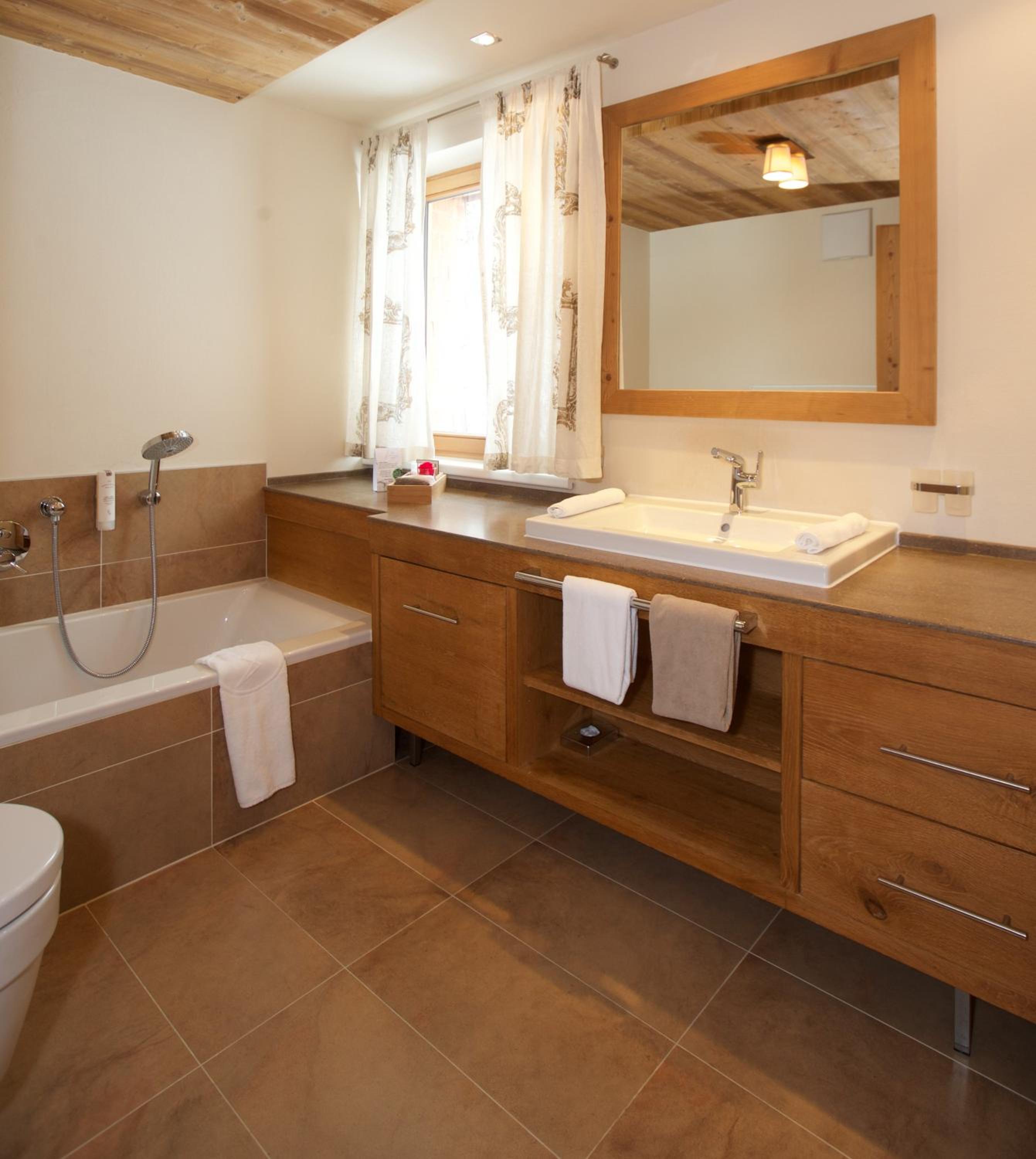 Suite with Mountain View photo 2