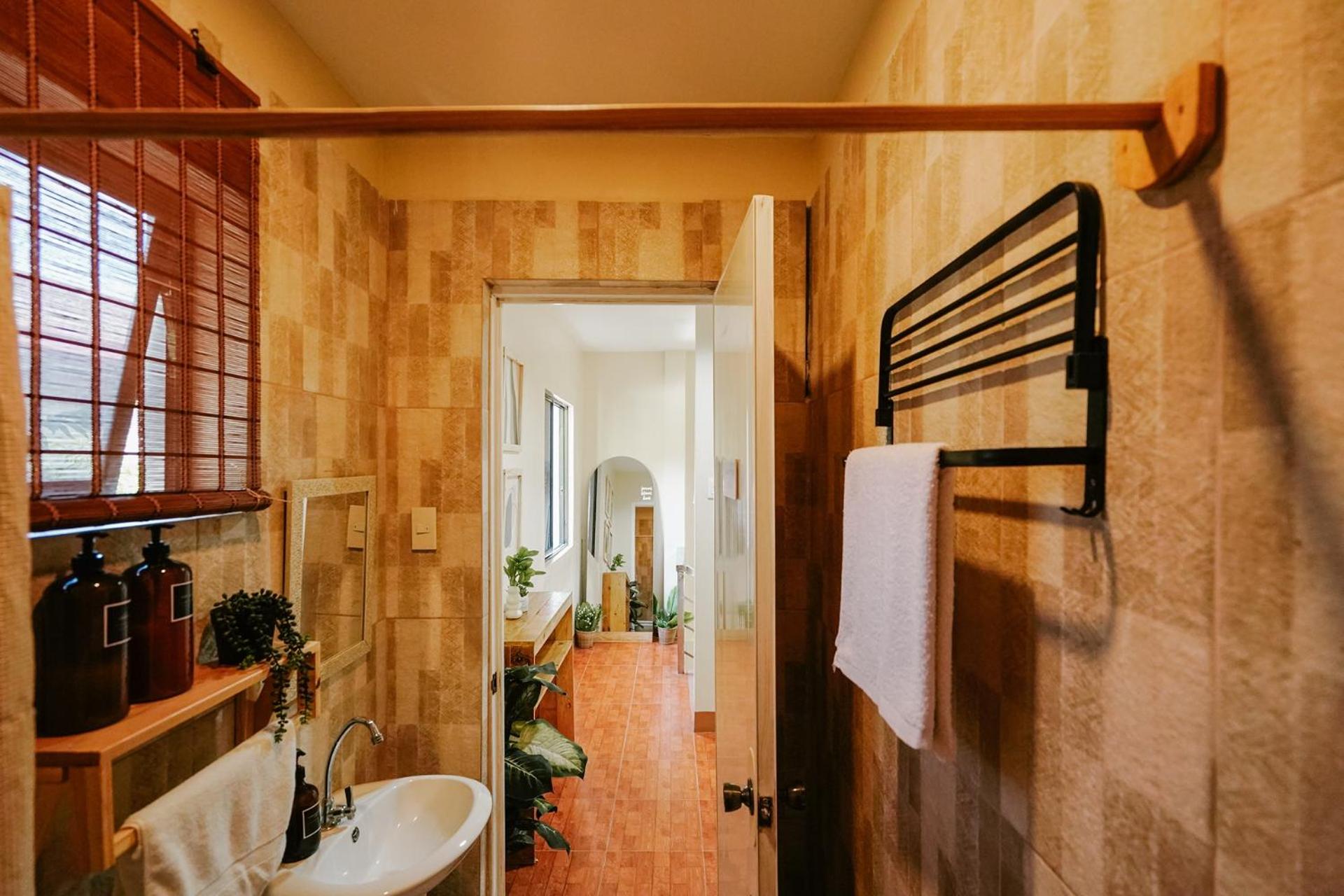 Twin Room with Shared Bathroom photo 2