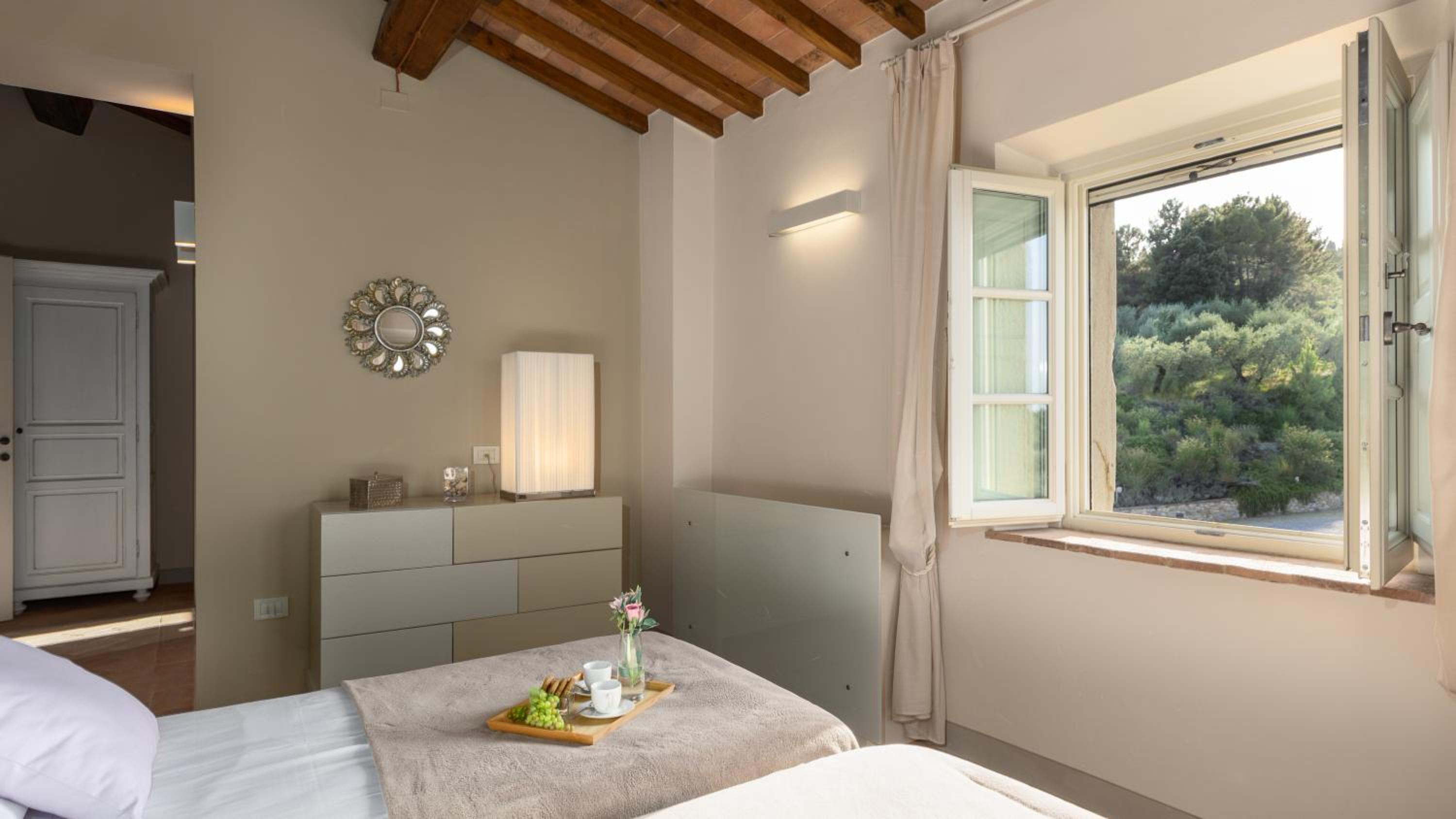 Seven-Bedroom Villa photo 2