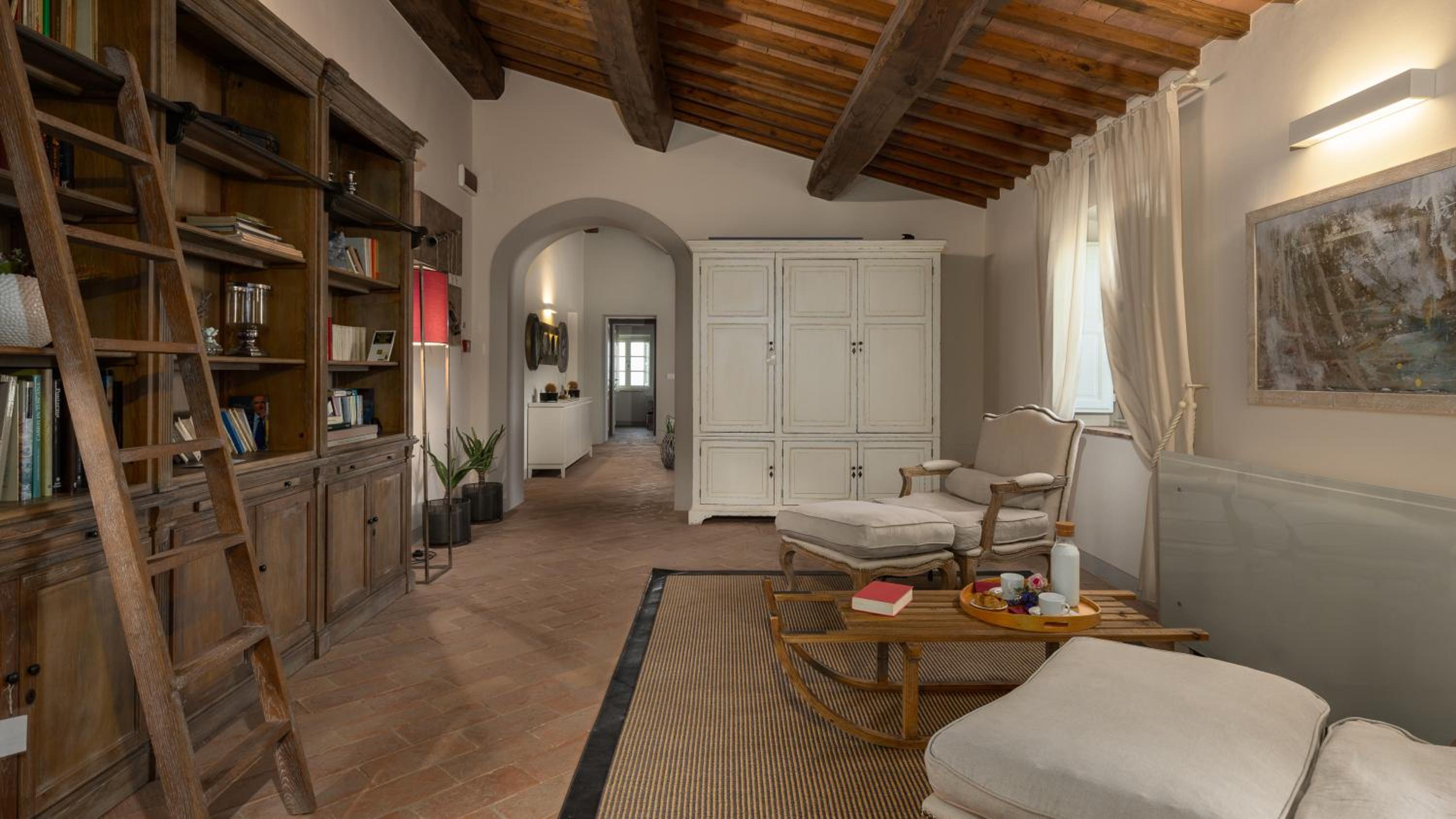 Seven-Bedroom Villa photo 3