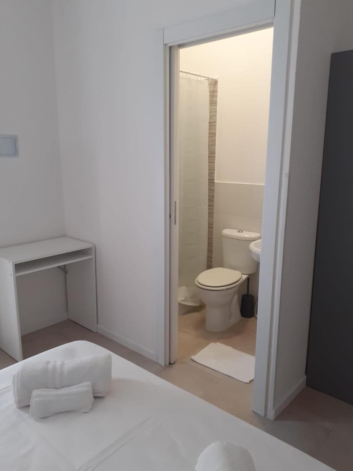 Double Room with Private Bathroom photo 3