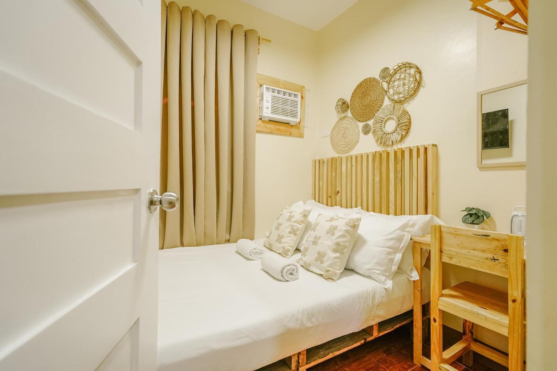 Twin Room with Shared Bathroom photo 2