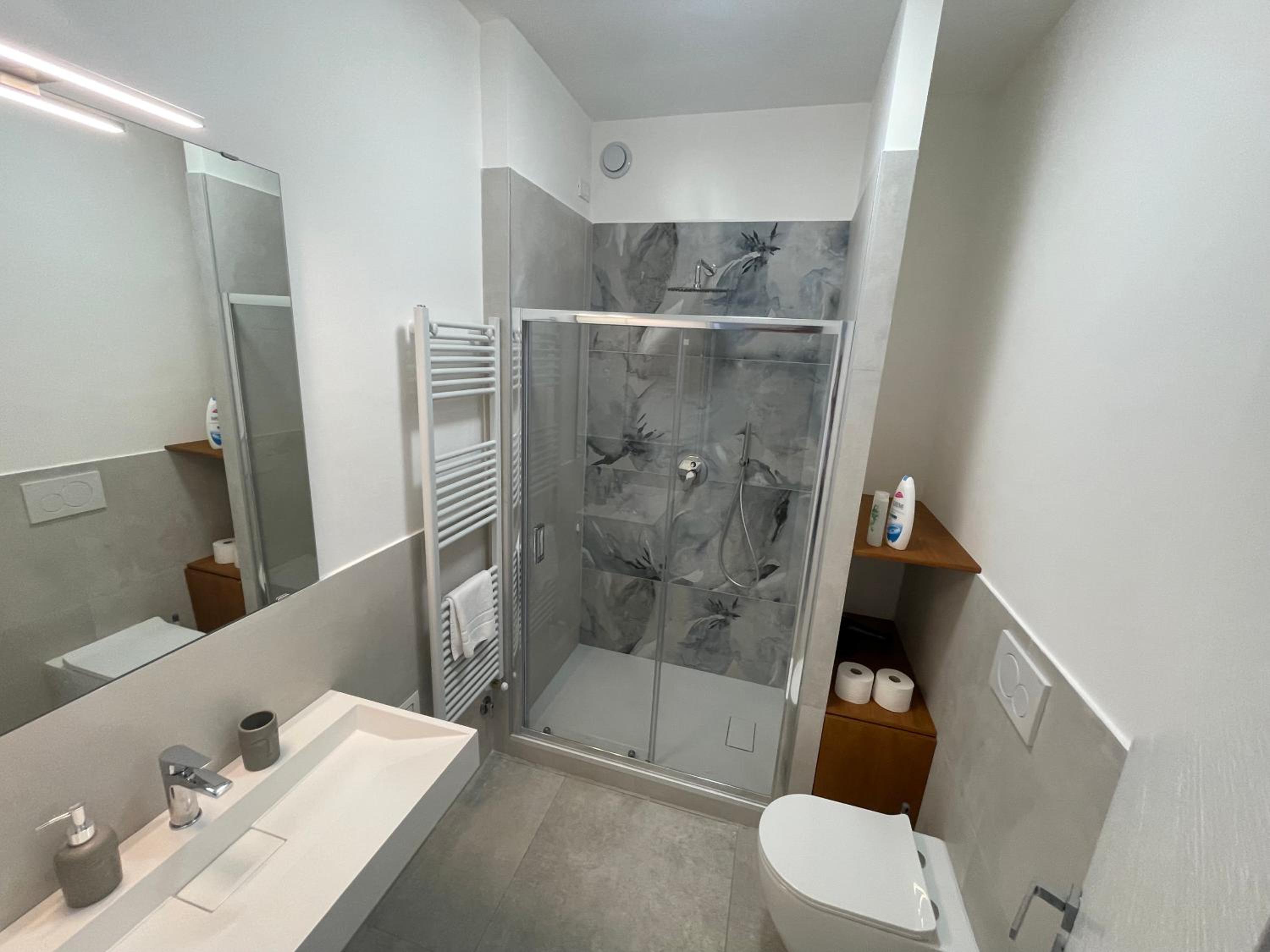 Three-Bedroom Apartment with Mountain View photo 2