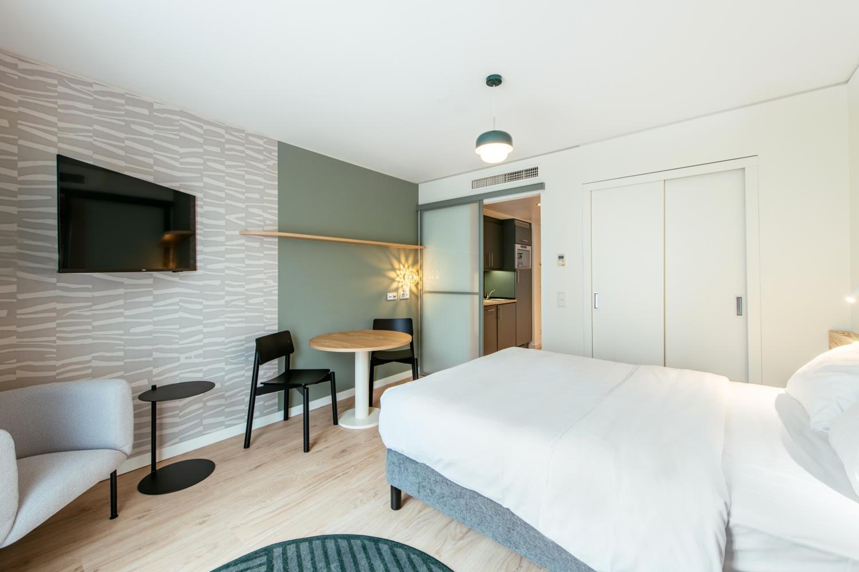 Studio with Double or Twin Bed photo 3