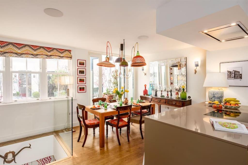 Three-Bedroom House photo 2
