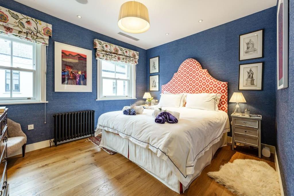 Three-Bedroom House photo 1