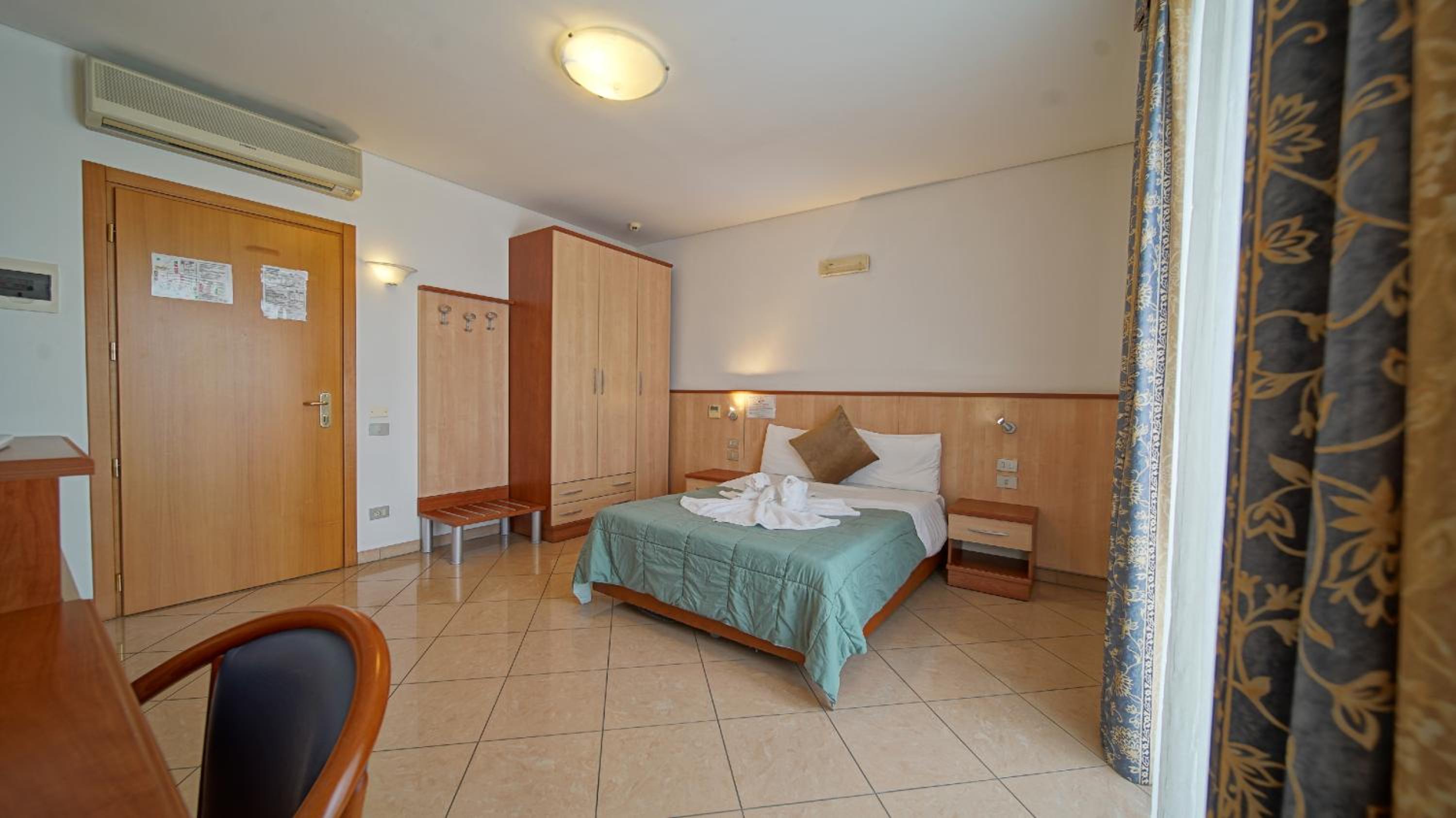 Double Room - Photo 2